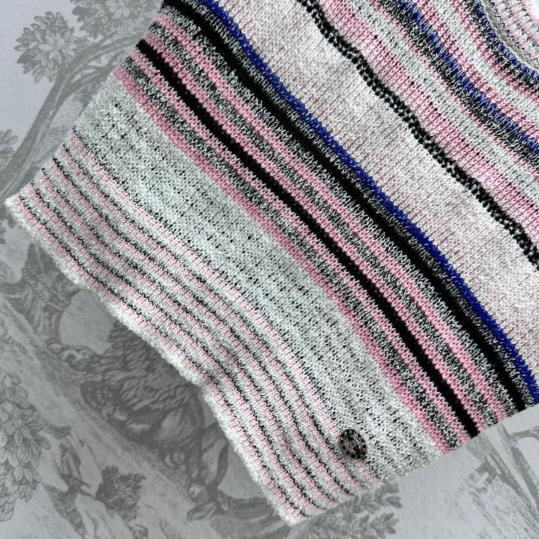 Gilet tricoté à rayures de couleurs dépareillées