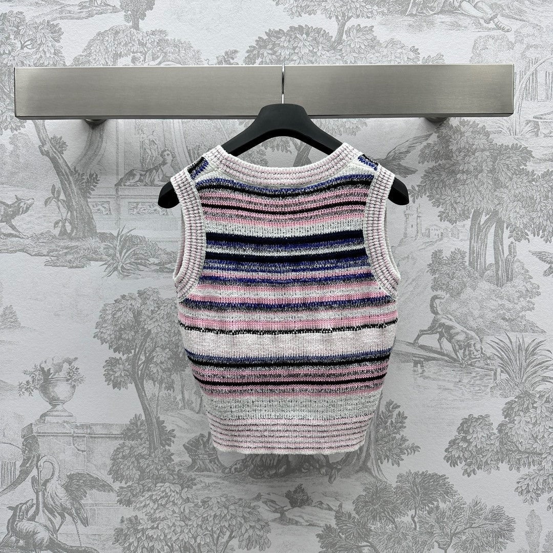 Gilet tricoté à rayures de couleurs dépareillées