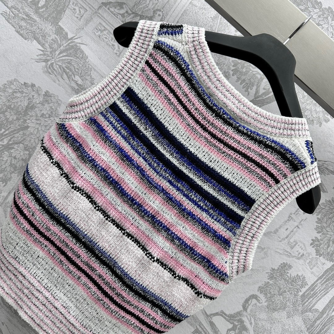 Gilet tricoté à rayures de couleurs dépareillées