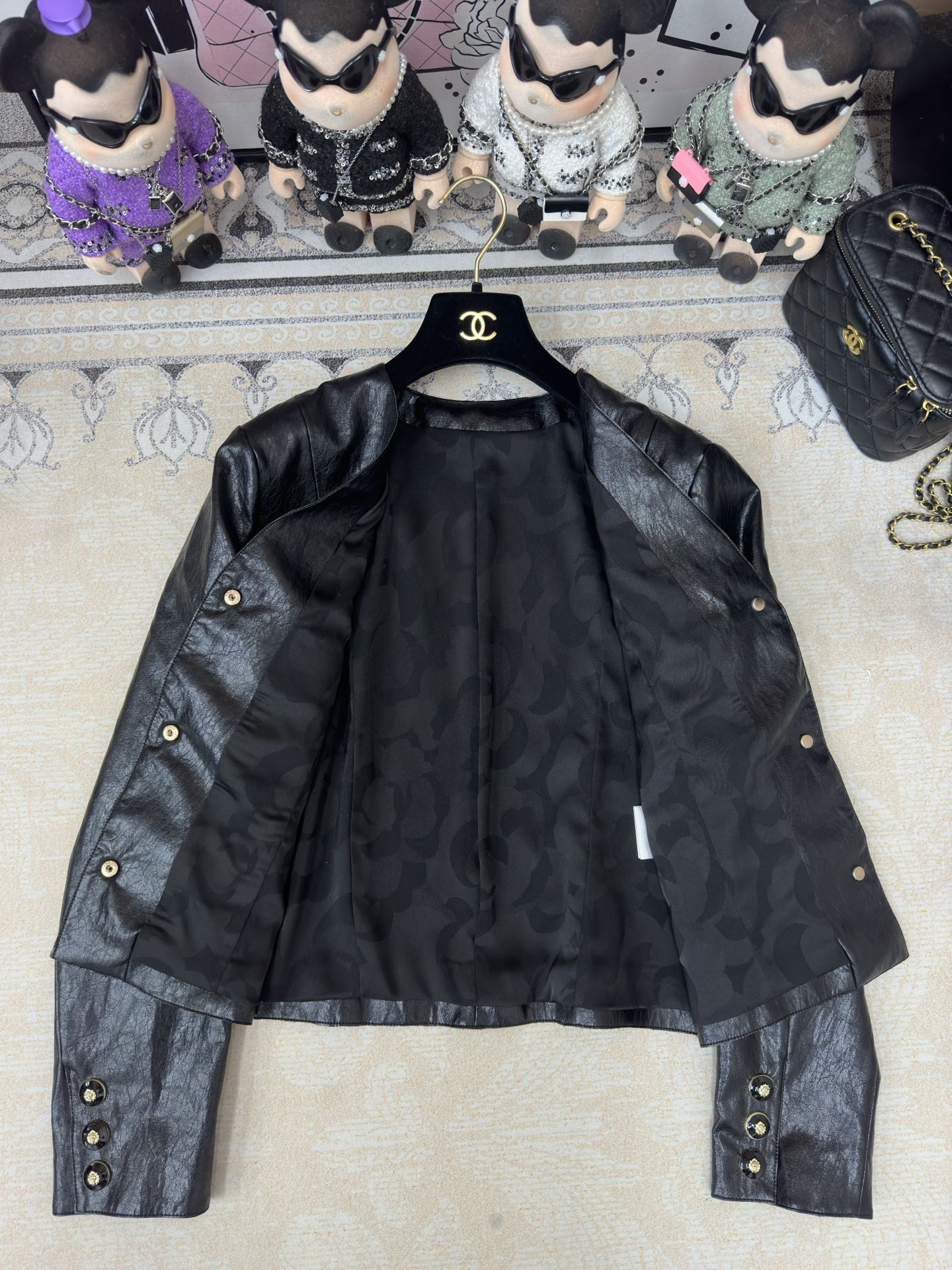 veste en cuir à col en V