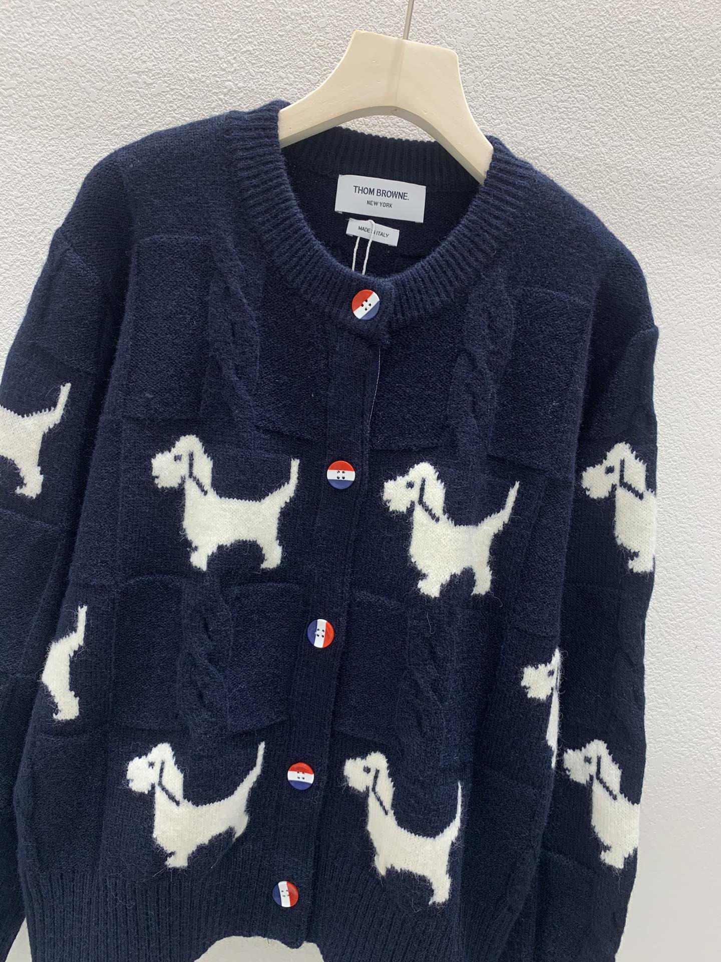 Cardigan ras du cou en tricot imprimé chiot