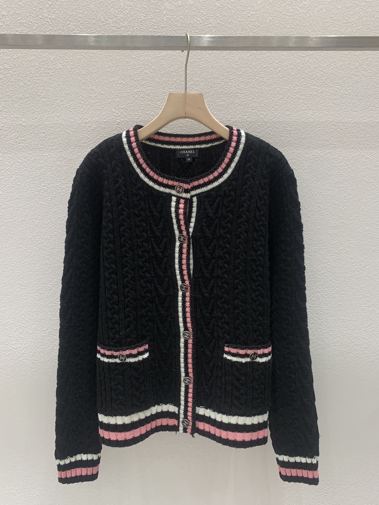 Cardigan ras du cou tressé