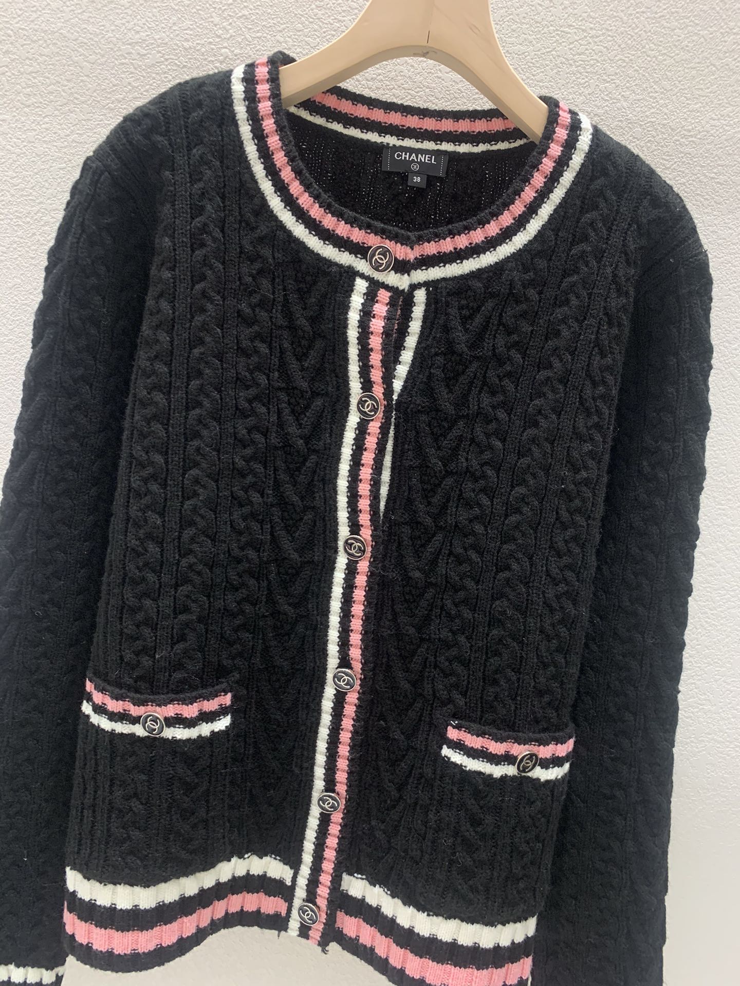 Cardigan ras du cou tressé