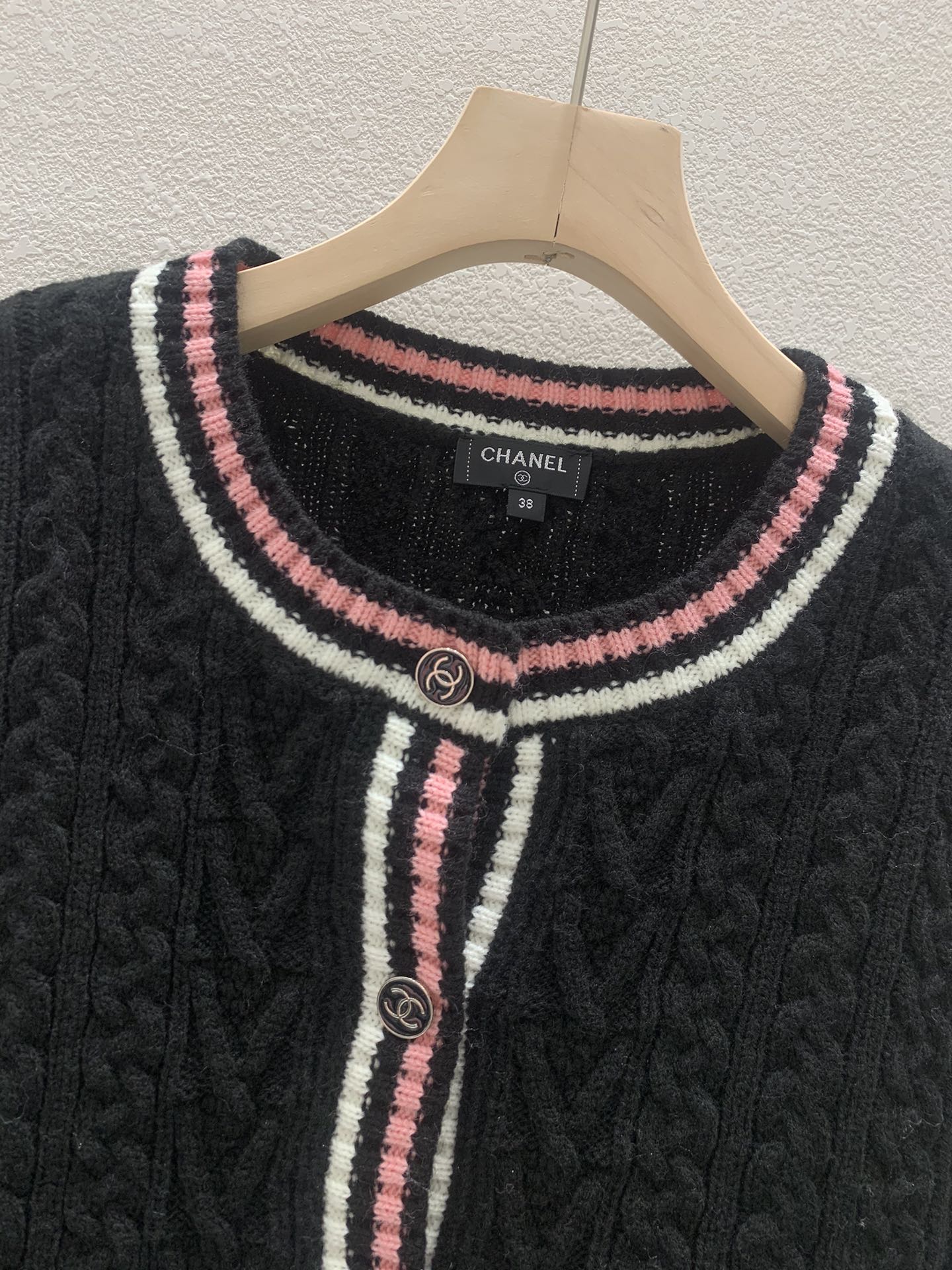 Cardigan ras du cou tressé