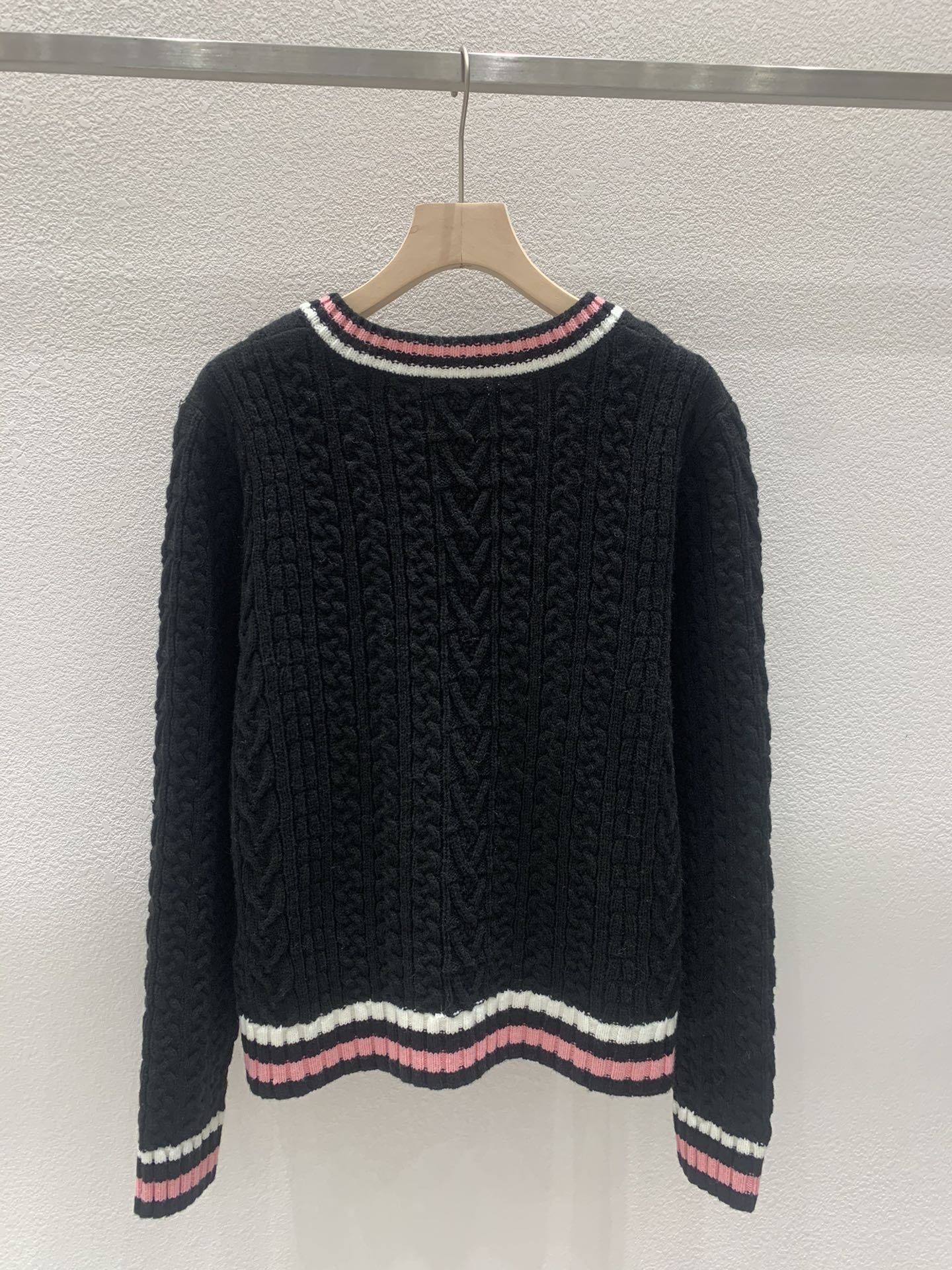 Cardigan ras du cou tressé