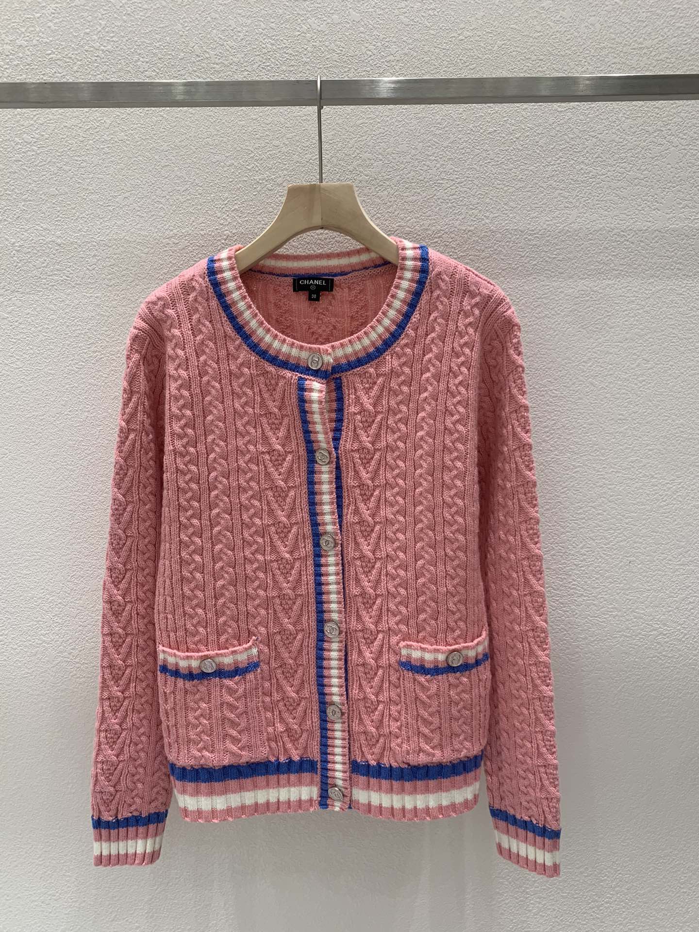 Cardigan ras du cou tressé