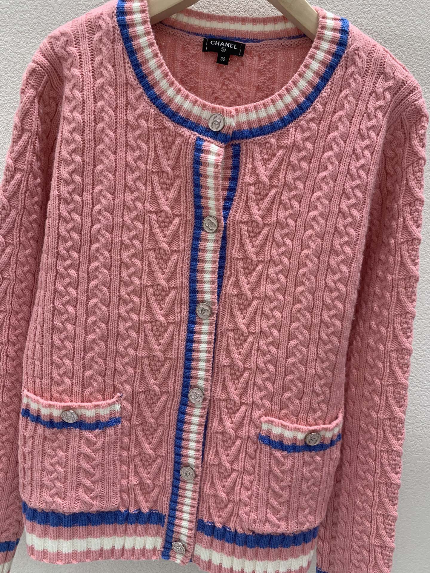 Cardigan ras du cou tressé
