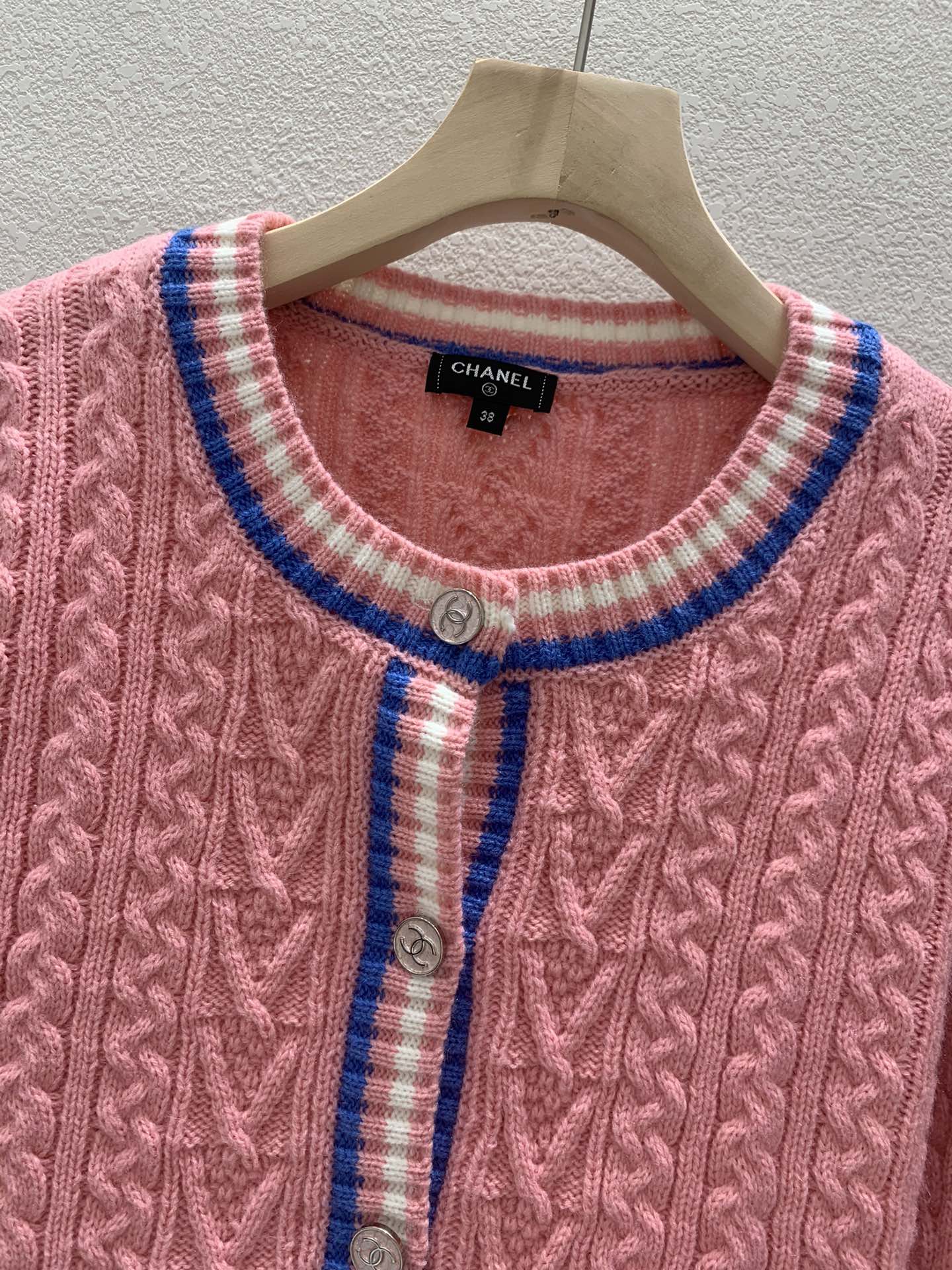 Cardigan ras du cou tressé
