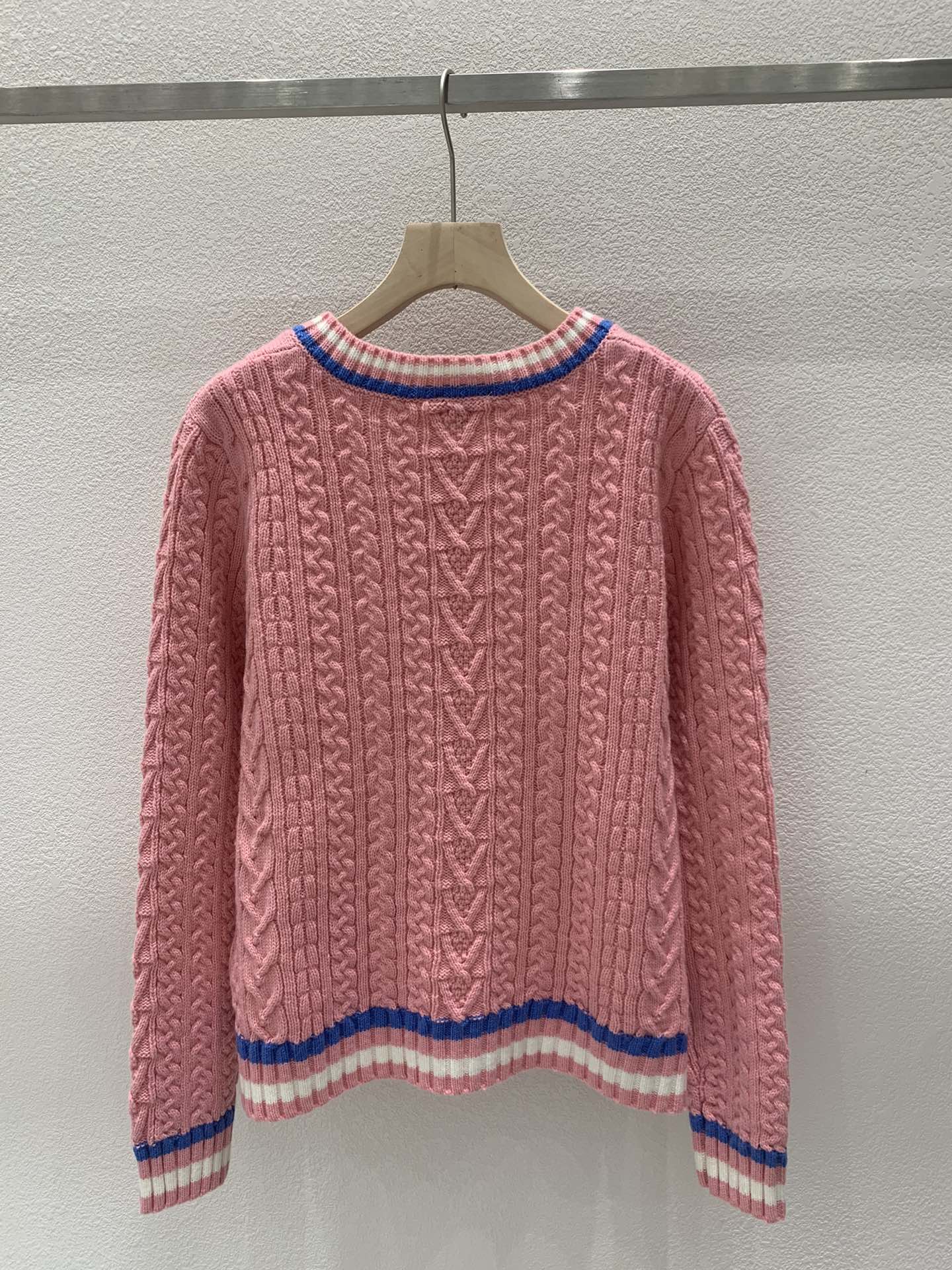 Cardigan ras du cou tressé