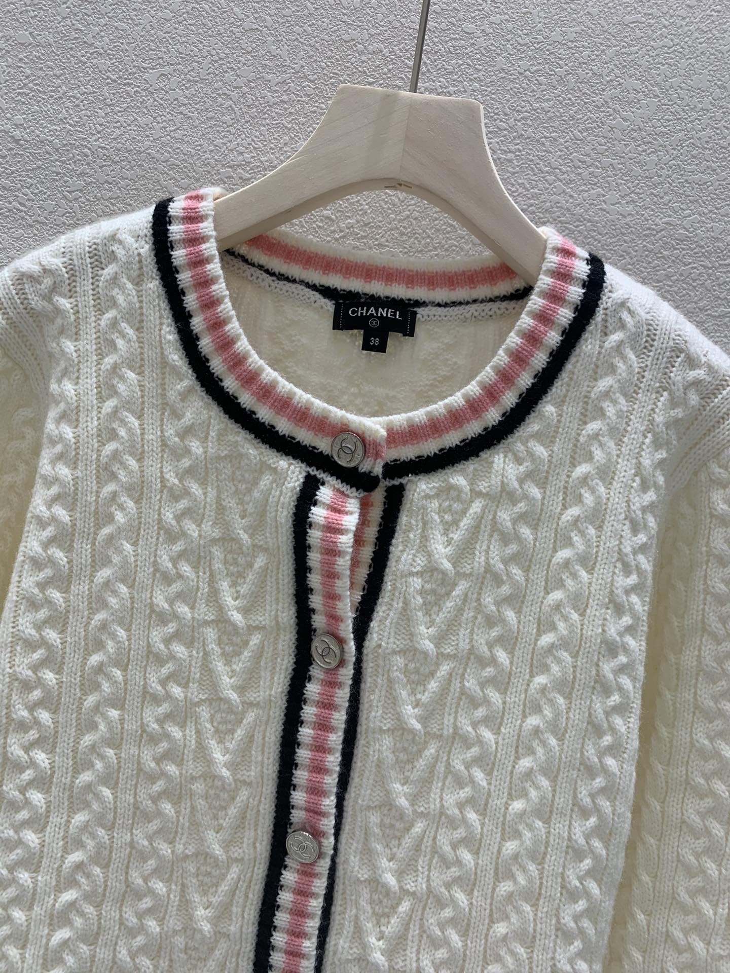Cardigan ras du cou tressé