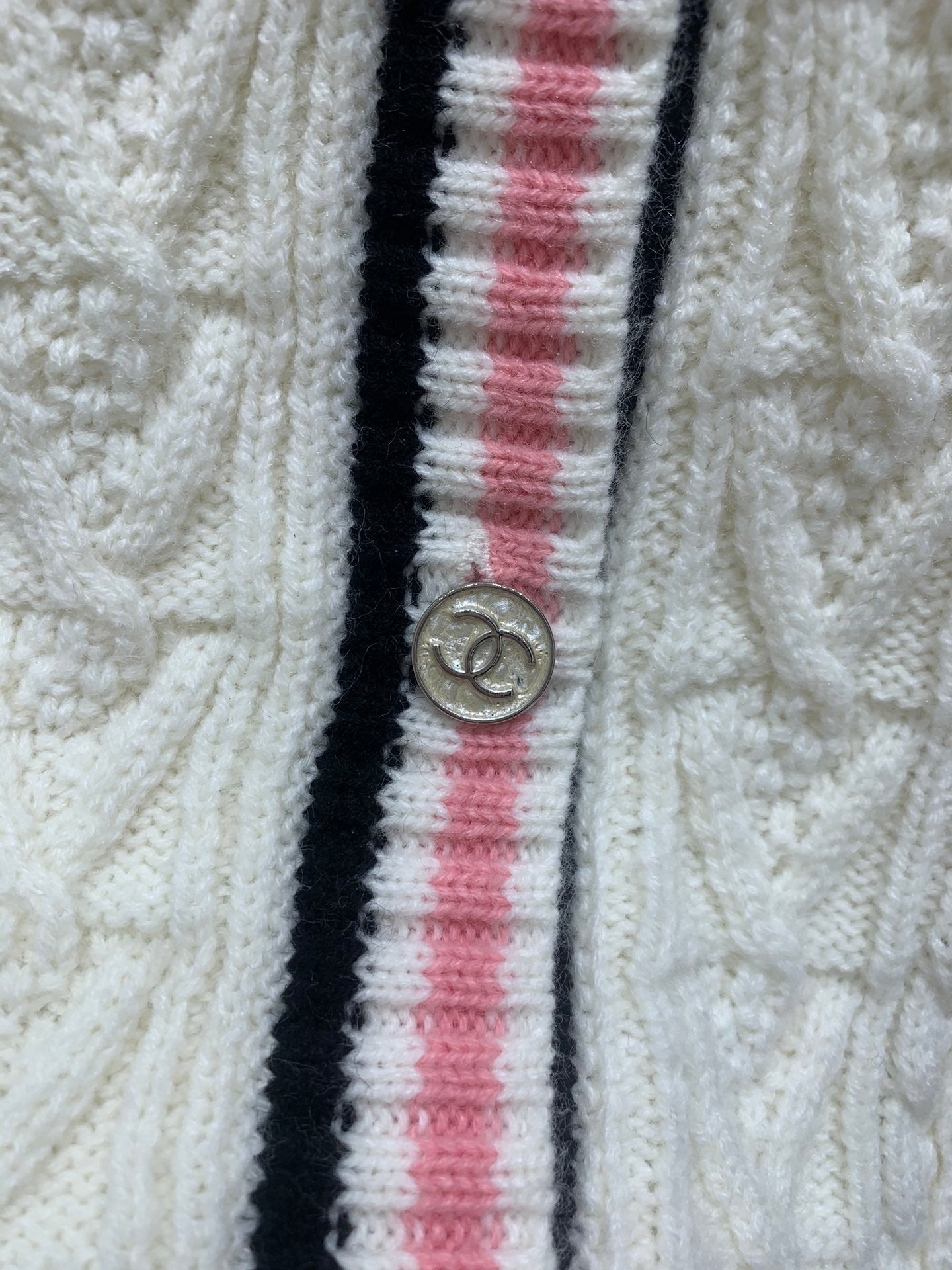 Cardigan ras du cou tressé