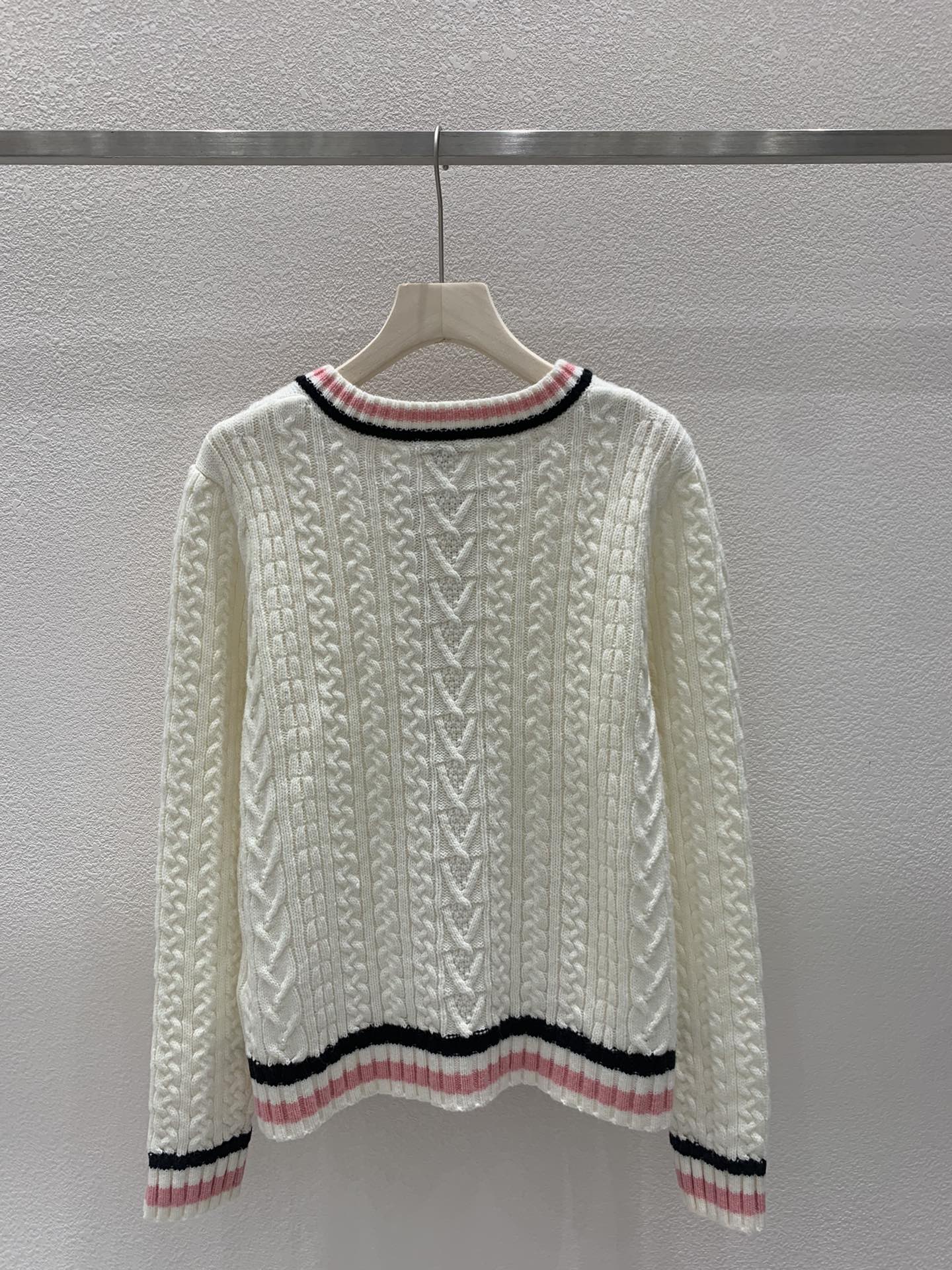 Cardigan ras du cou tressé