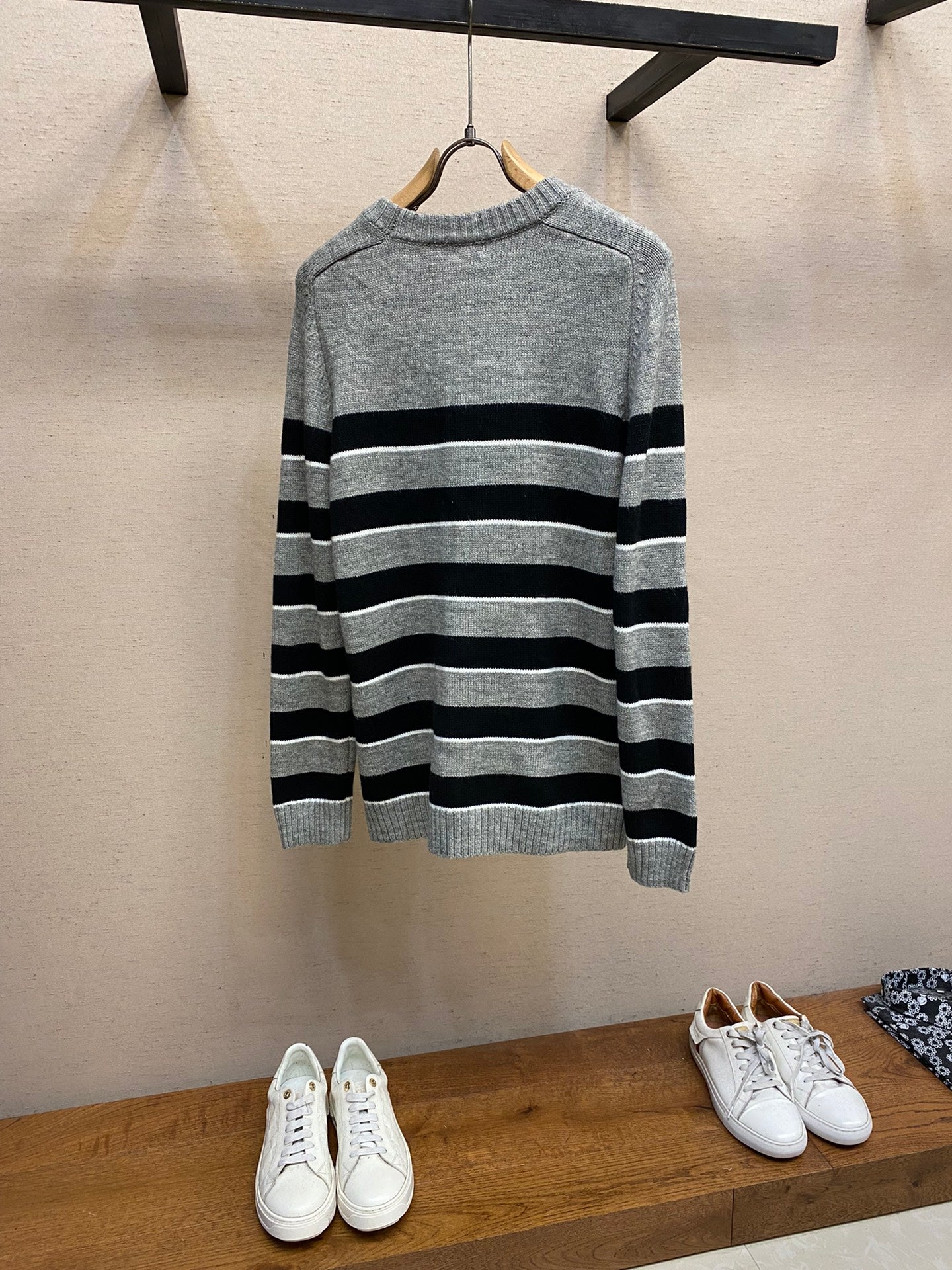 Gestreifter Wollpullover