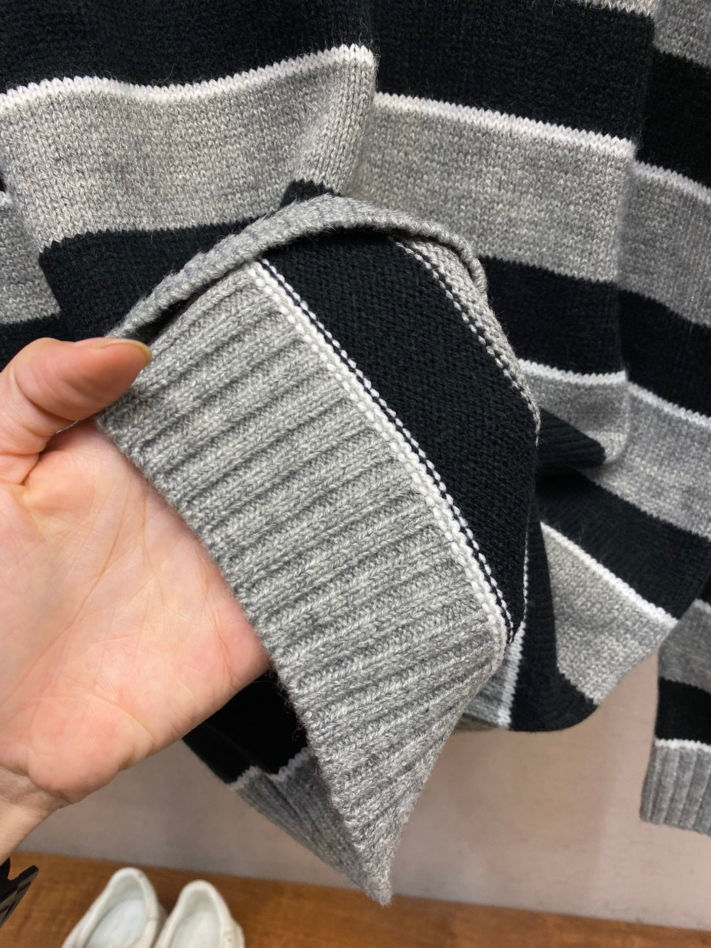 Gestreifter Wollpullover