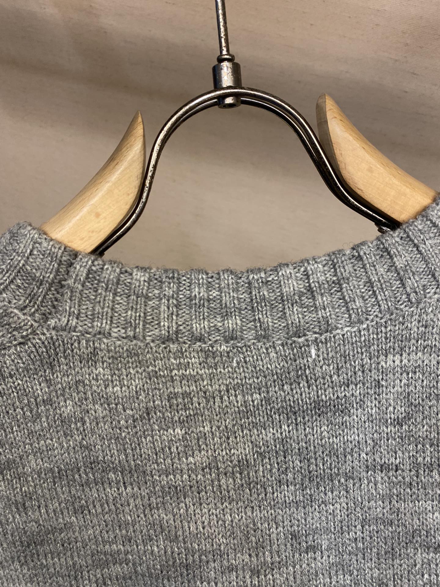 Gestreifter Wollpullover