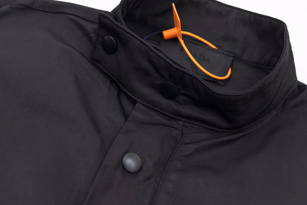 Leichte Jacke mit Dreieckslogo