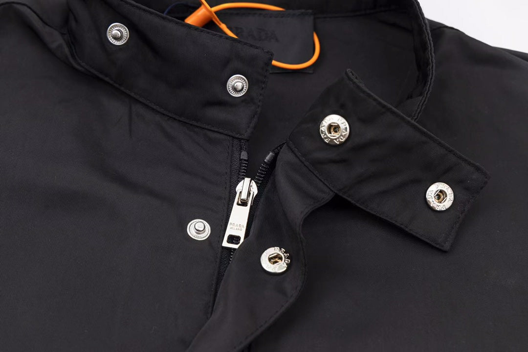 Leichte Jacke mit Dreieckslogo
