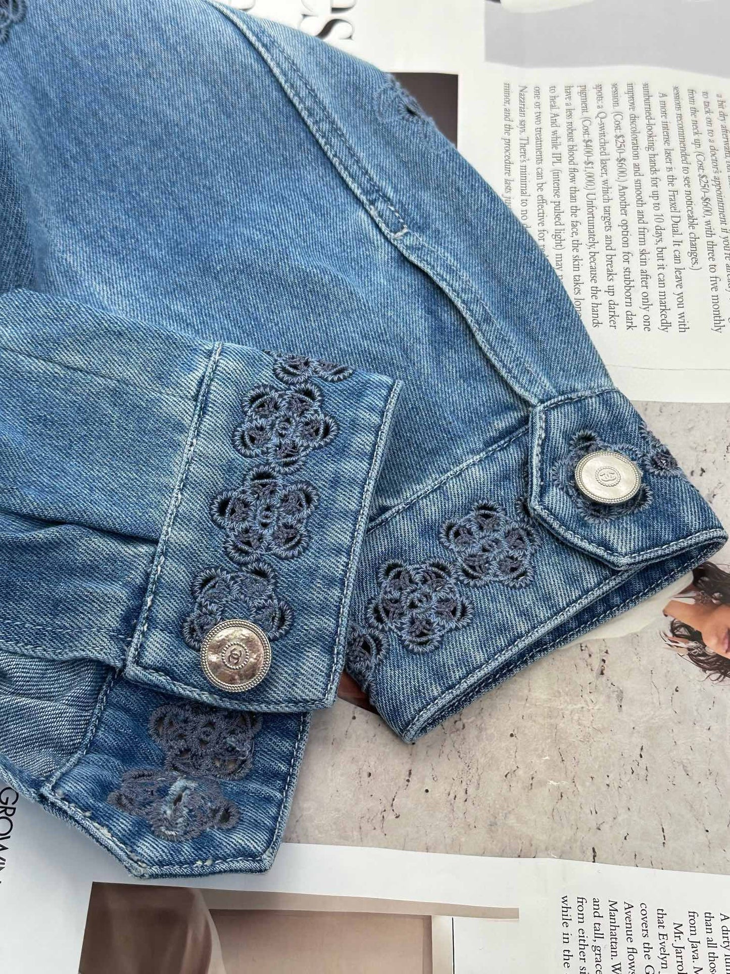 Veste en jean avec logo brodé Camélia