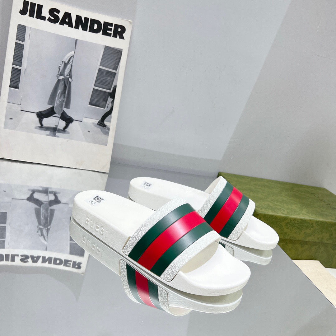 Slipper aus Webstoff