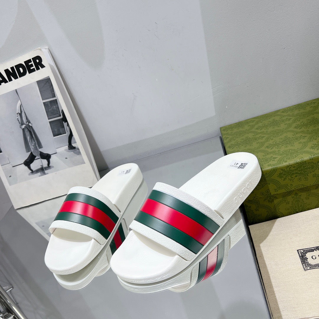 Slipper aus Webstoff