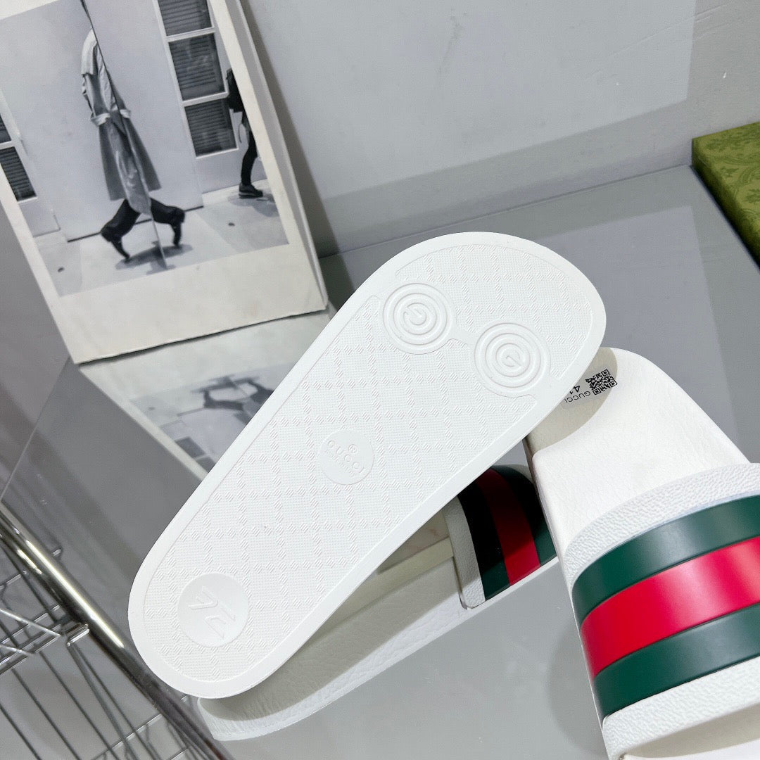 Slipper aus Webstoff