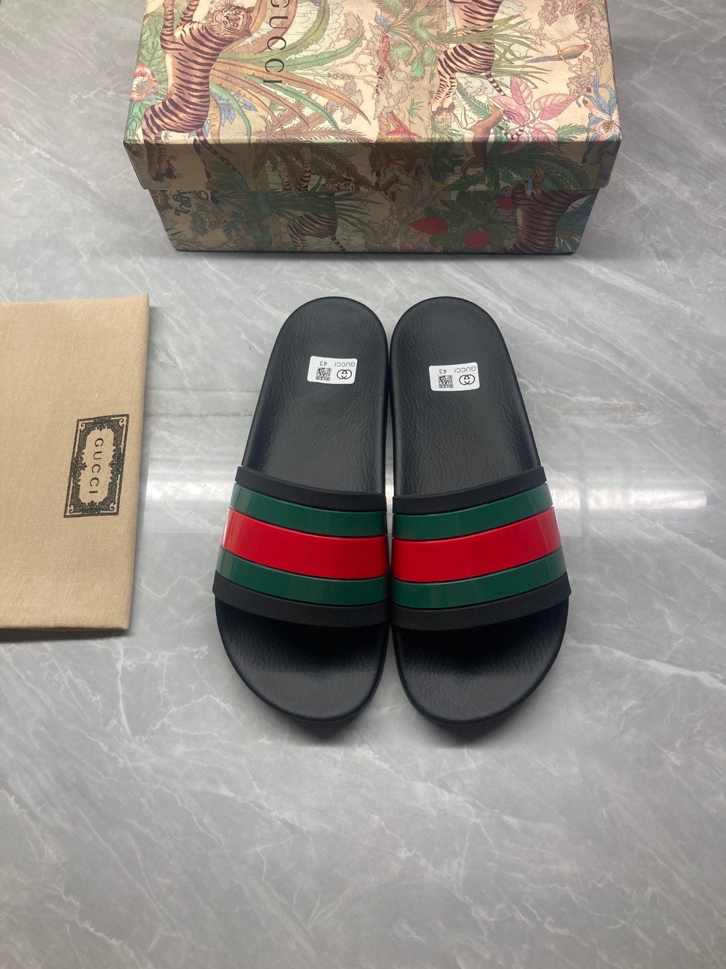 Slipper aus Webstoff