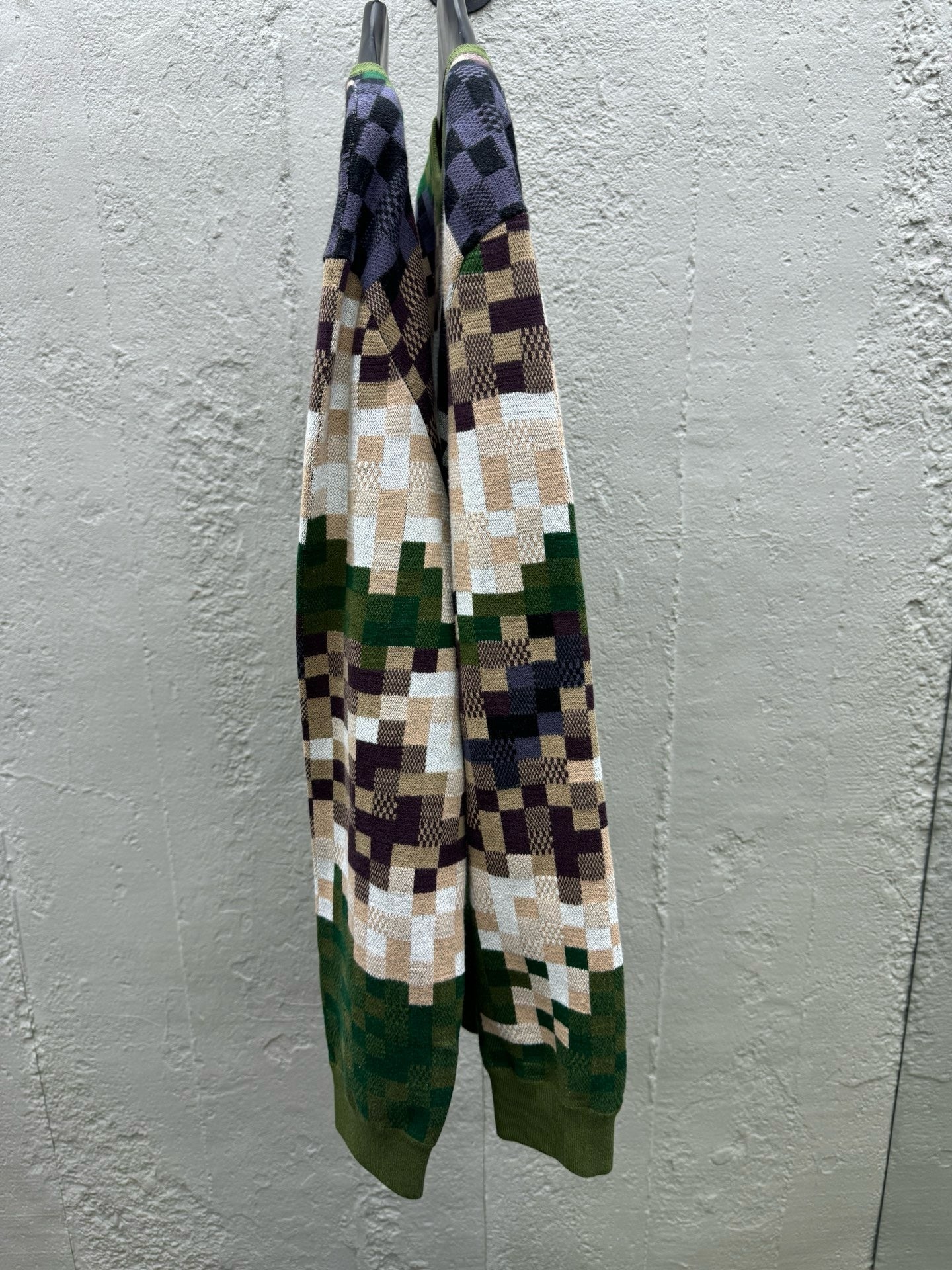 Pull en maille à carreaux vert camouflage