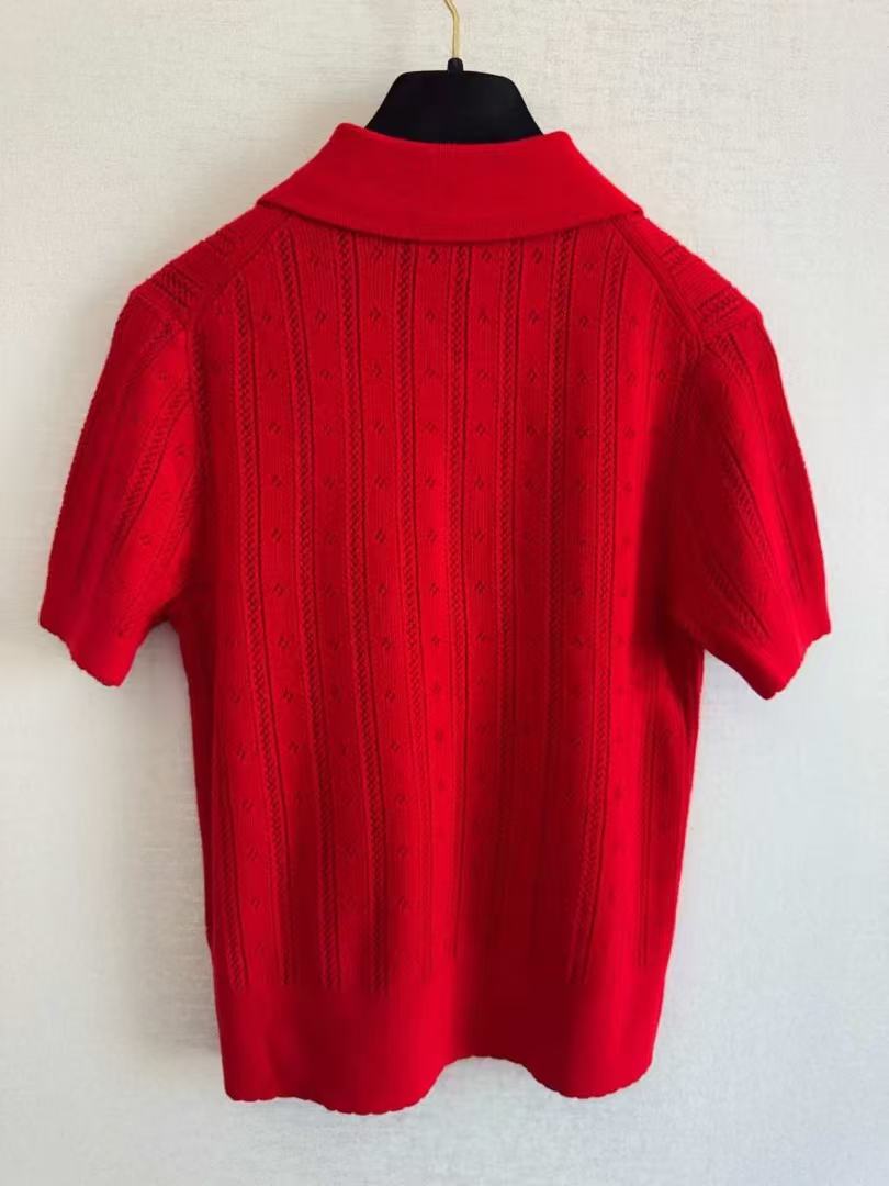 Poloshirt aus Wolle mit vertikalen Lochmustern und kurzen Ärmeln