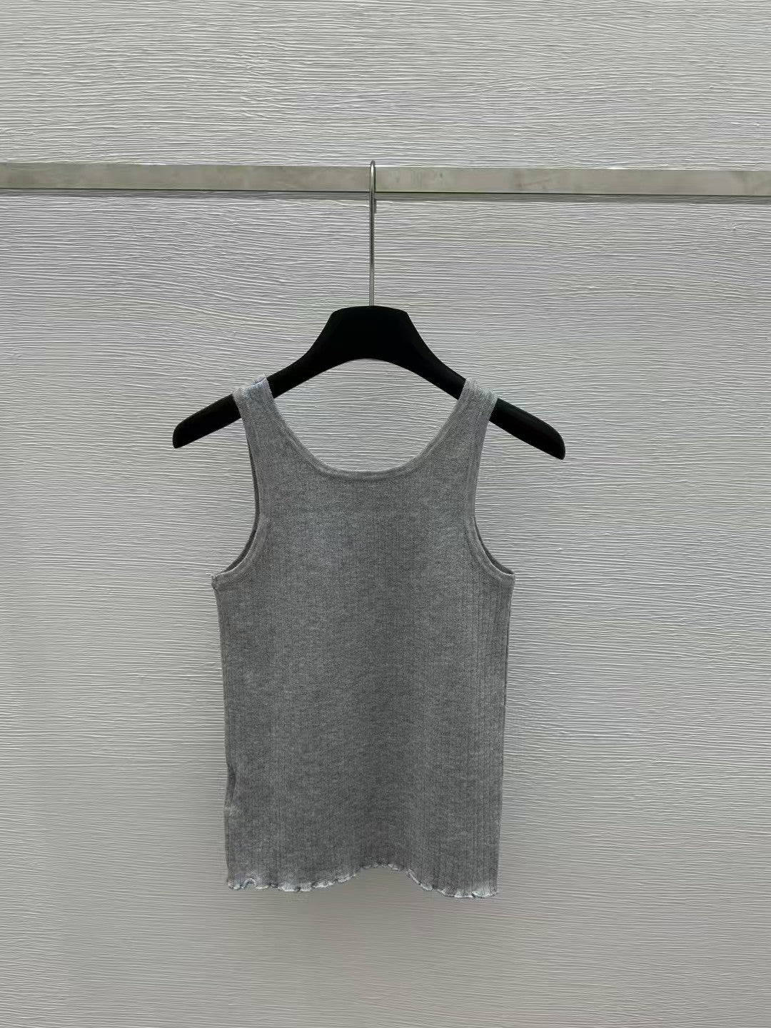 gilet tricoté avec logo brodé