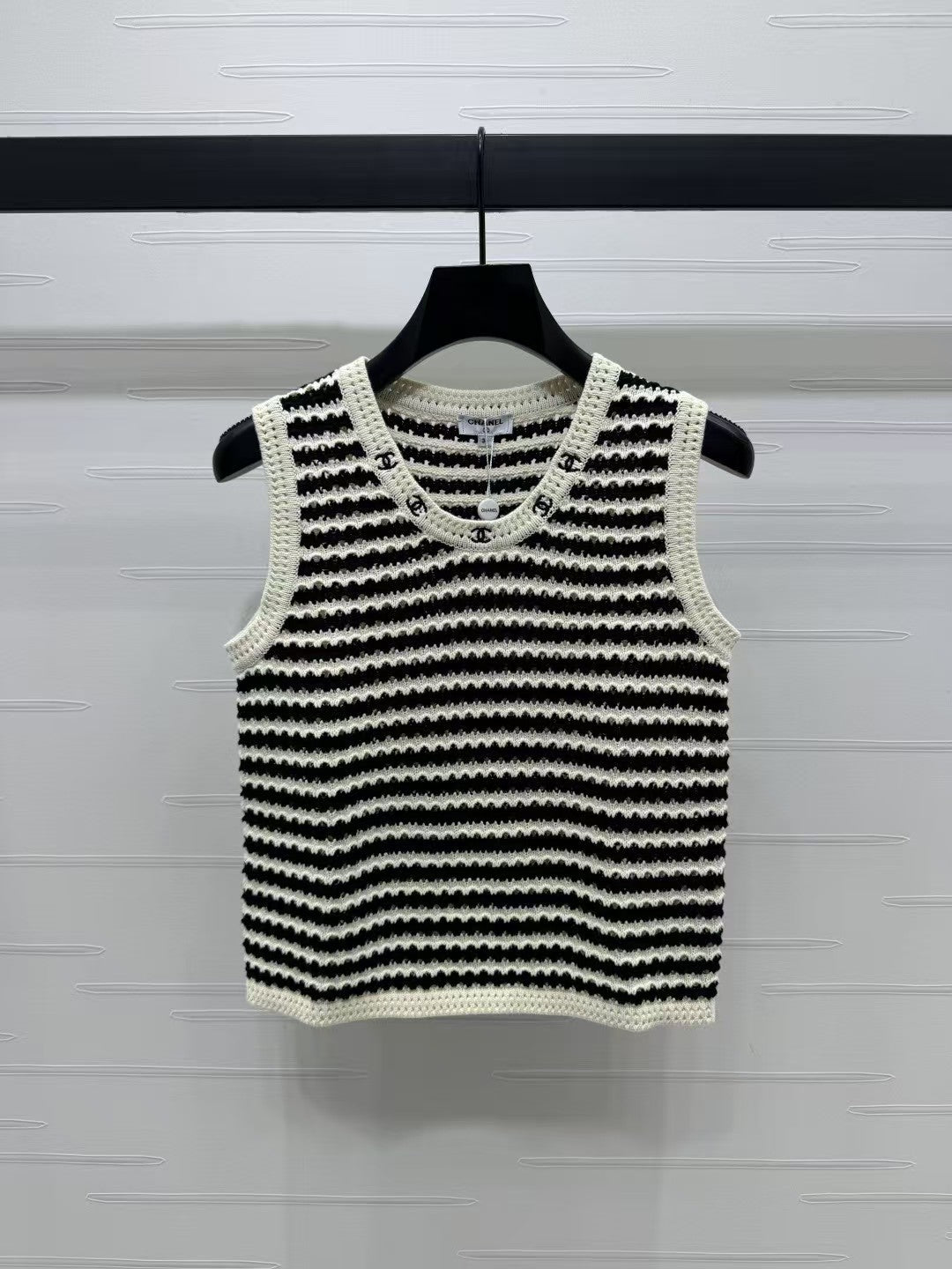 Gilet en tricot rayé