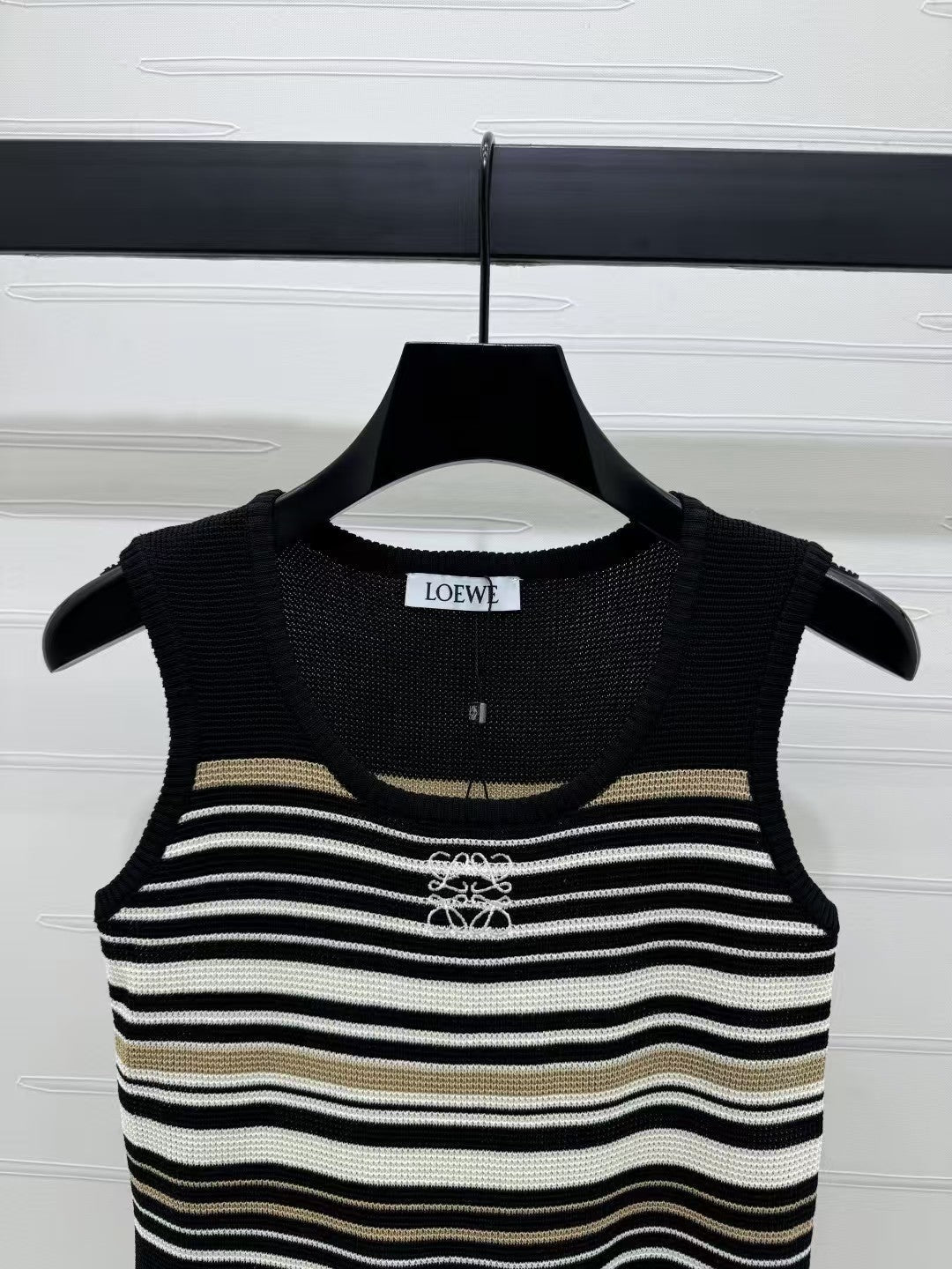 25 Spring/Summer U-neck striped knitted vest