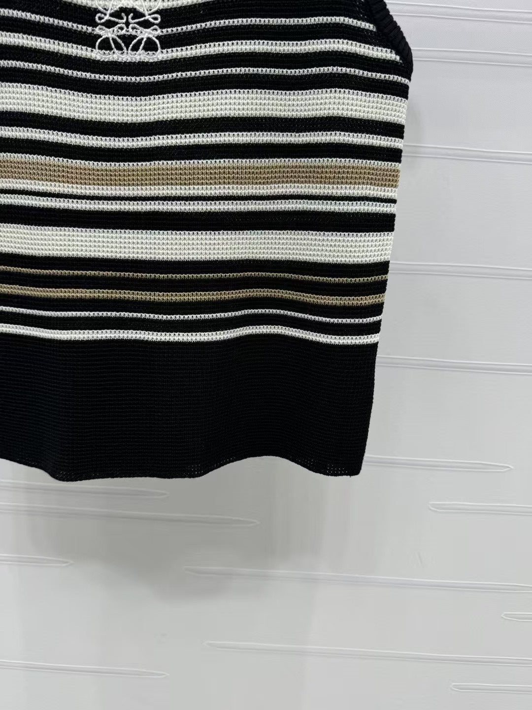 25 Spring/Summer U-neck striped knitted vest