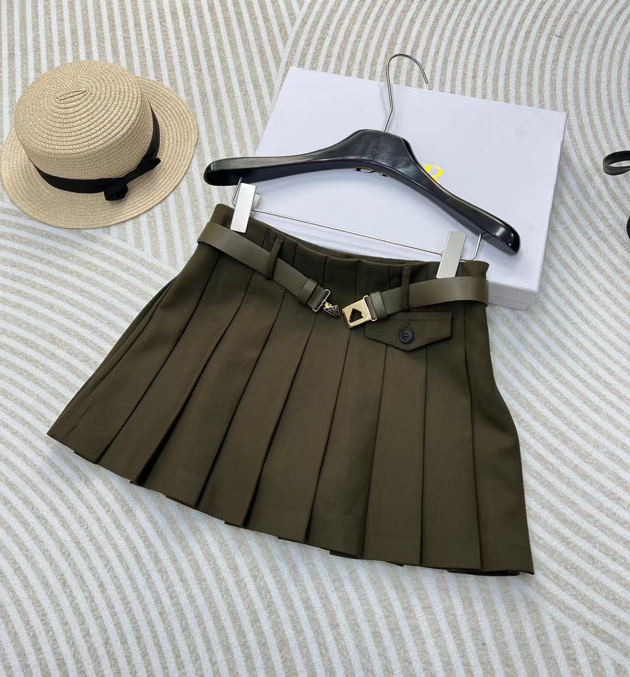 25 nouvelles jupes plissées à ceinture vert armée