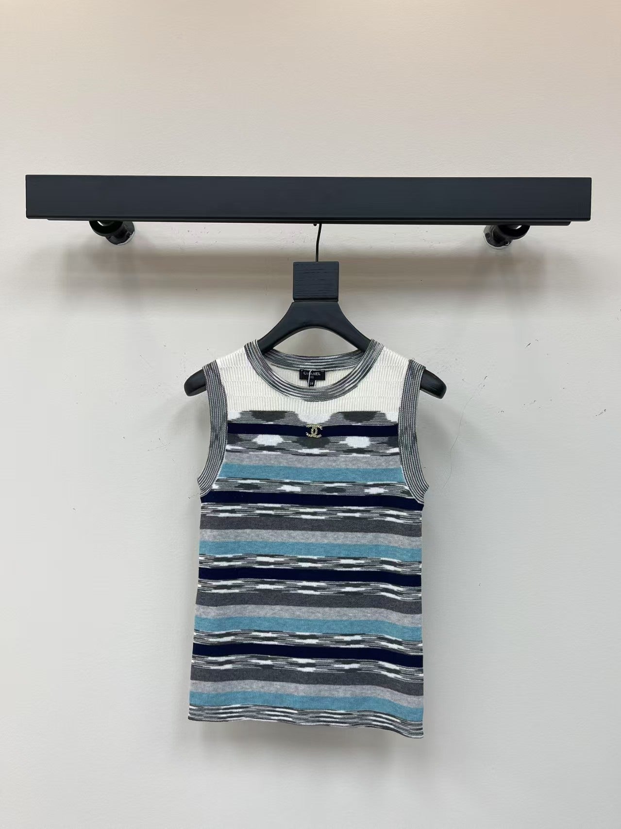 Gilet en tricot rayé