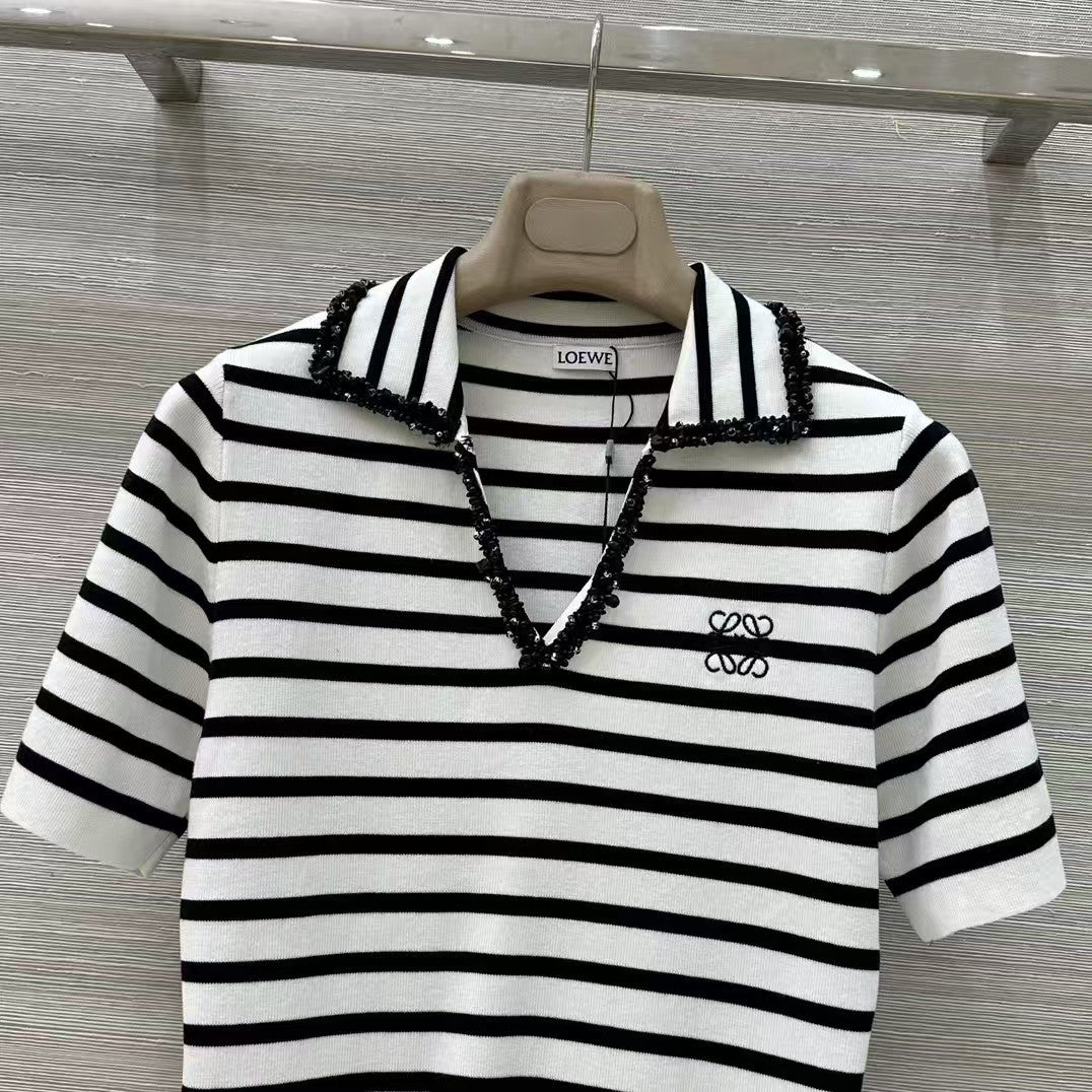 Polo rayé en tricot à manches courtes