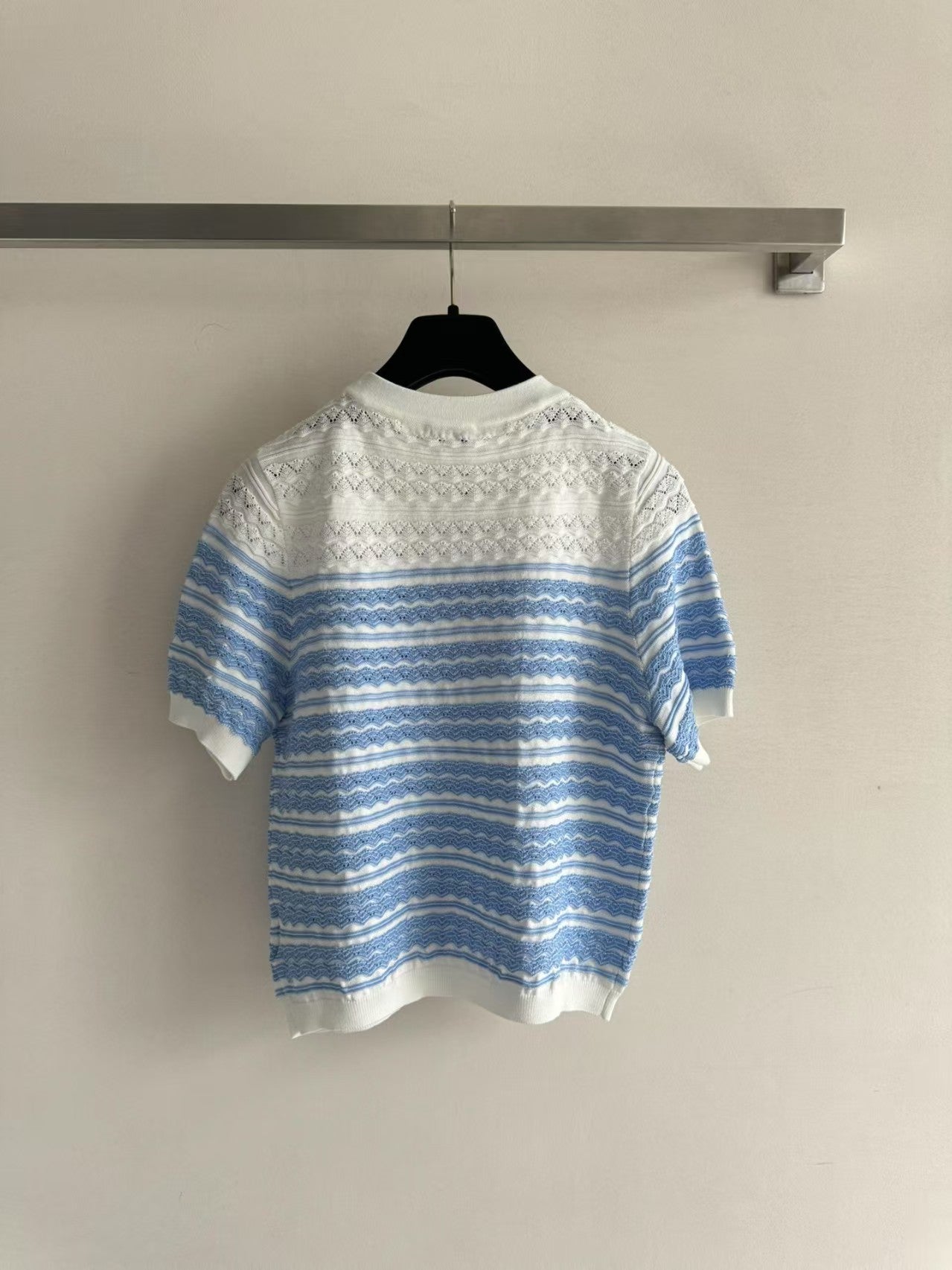 25 neue Kurzarmshirts