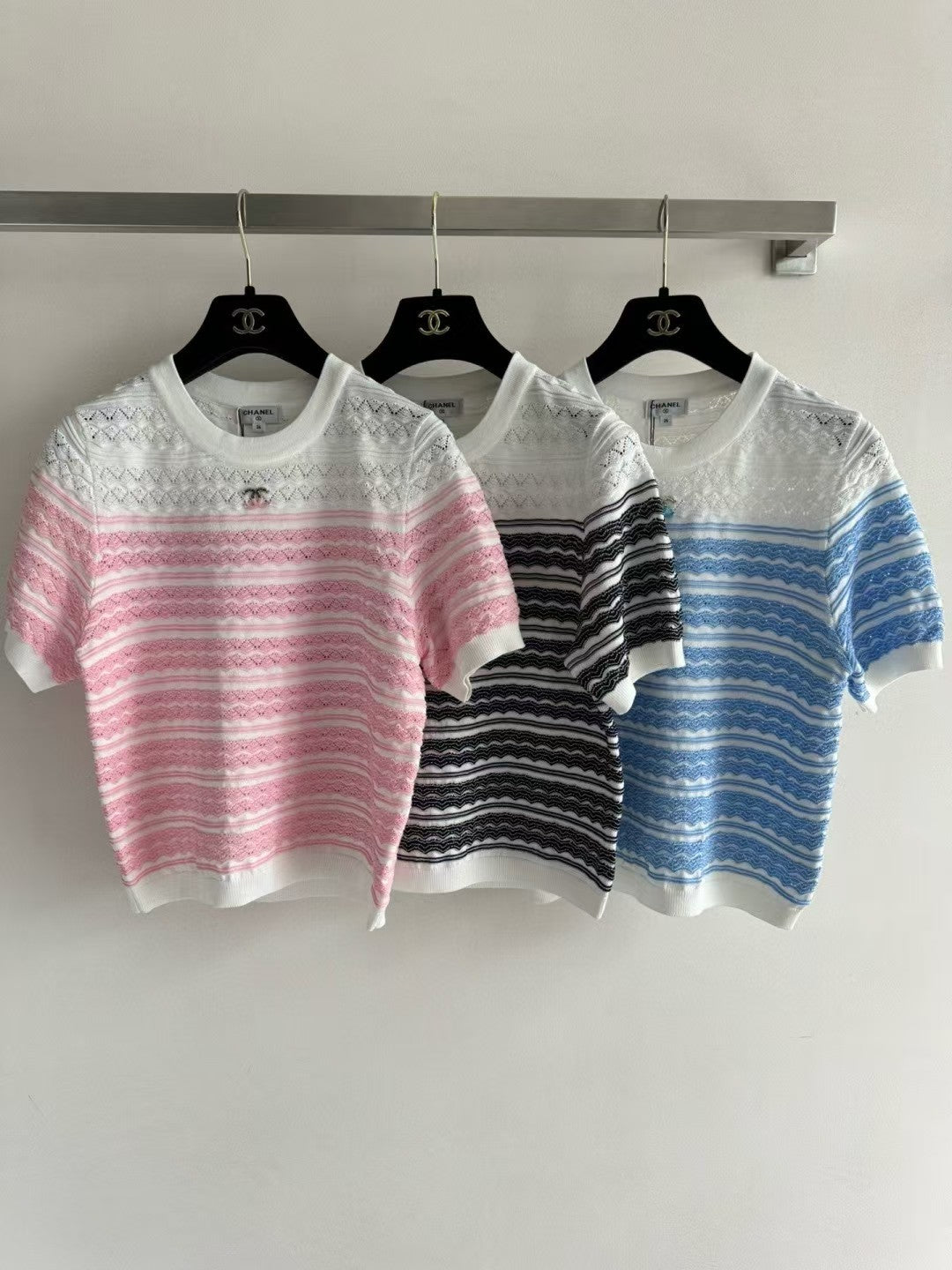 25 neue Kurzarmshirts
