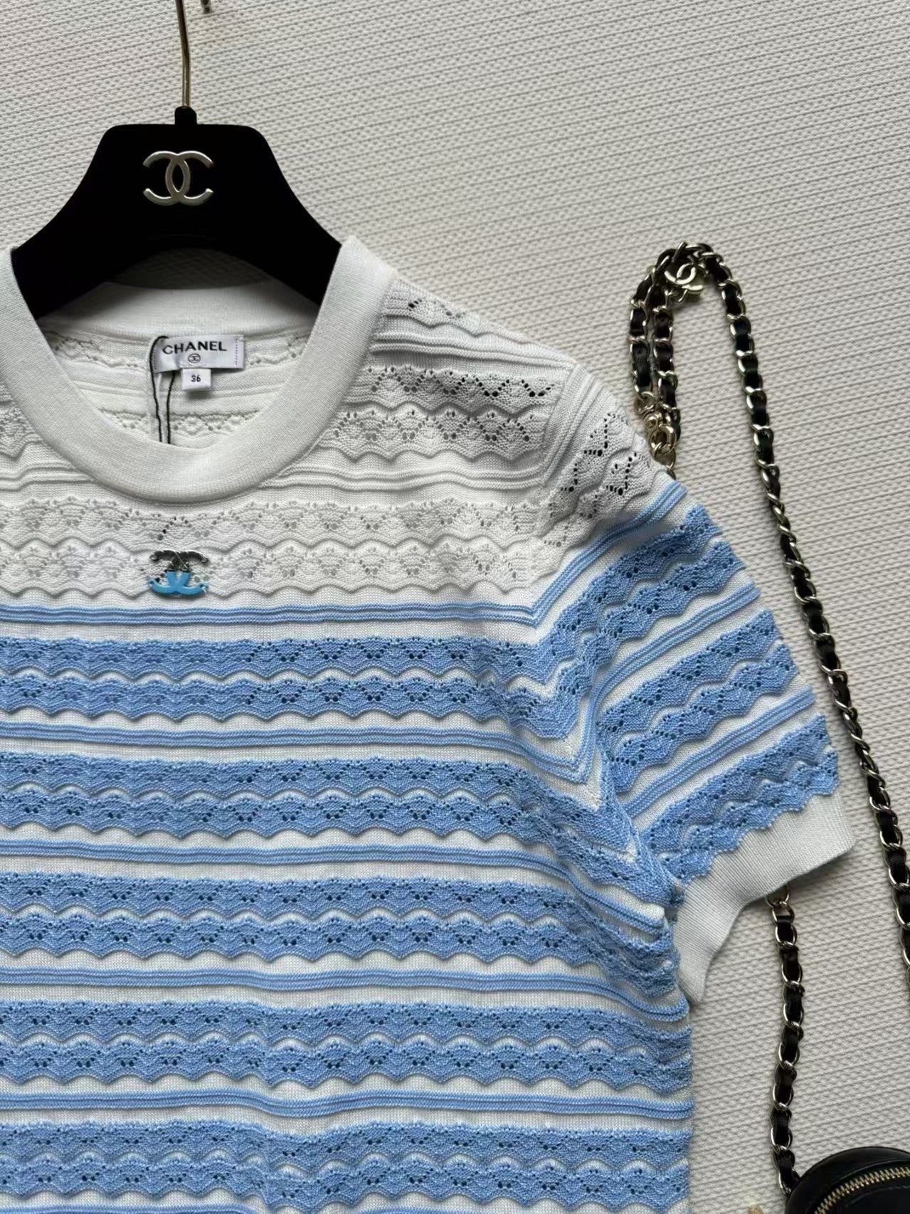 25 neue Kurzarmshirts