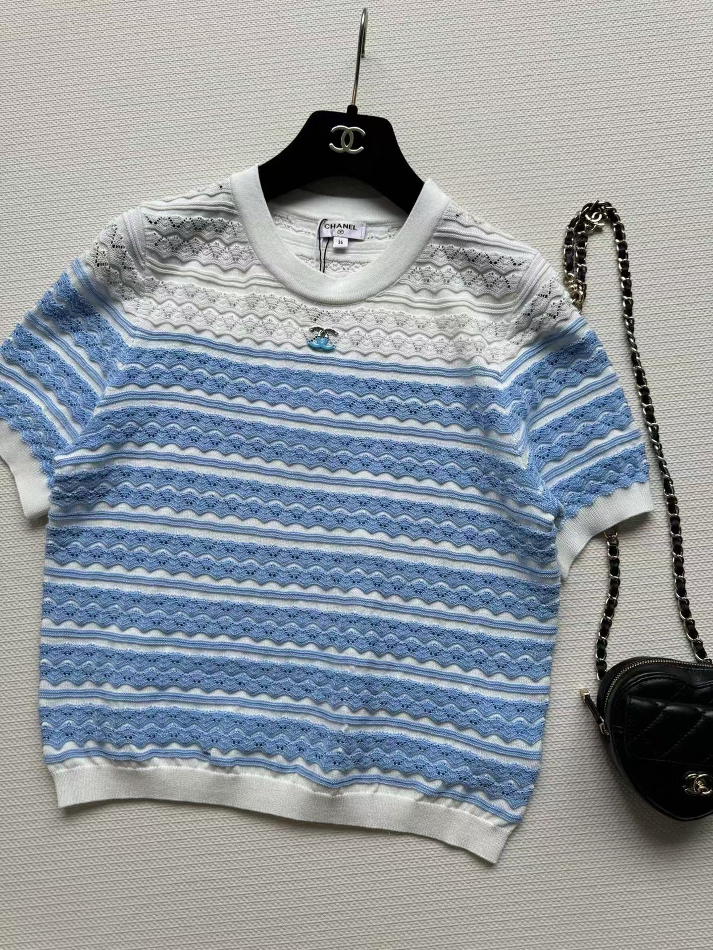 25 neue Kurzarmshirts