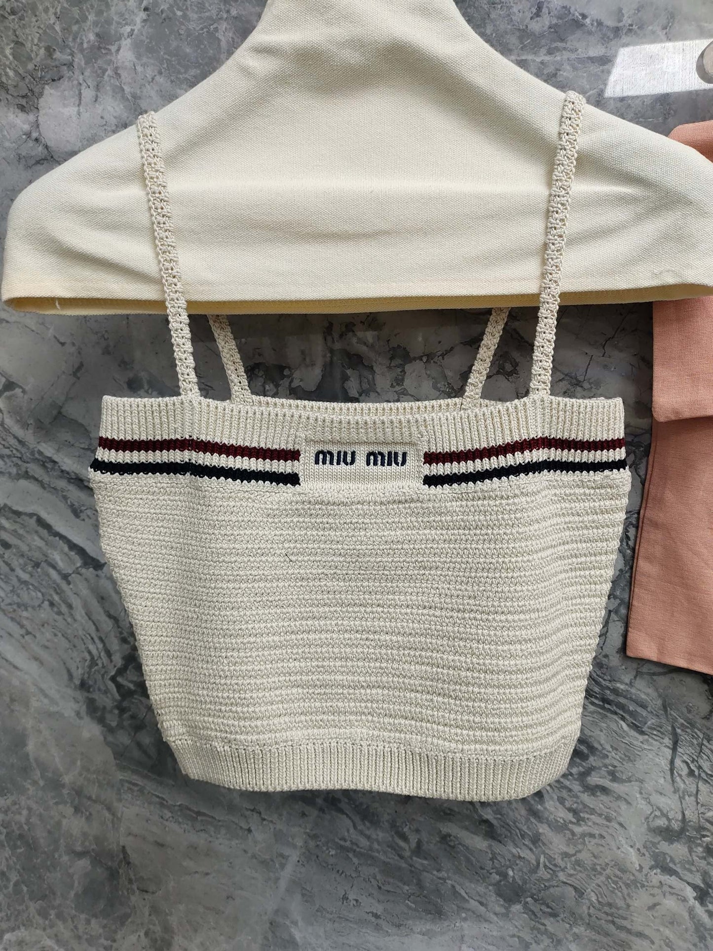 Ensemble caraco et mini-jupe en tricot sport-chic