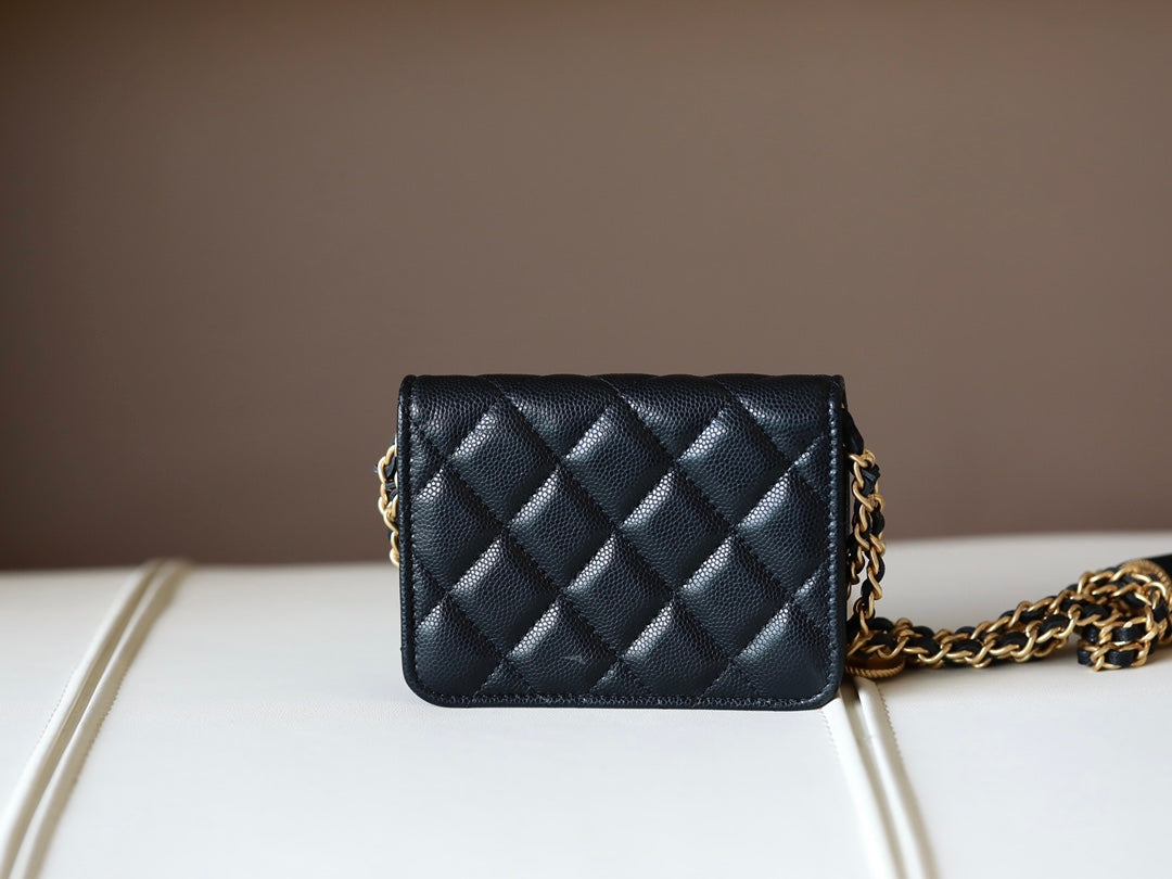 Sac ceinture en caviar matelassé noir, quincaillerie en or vieilli