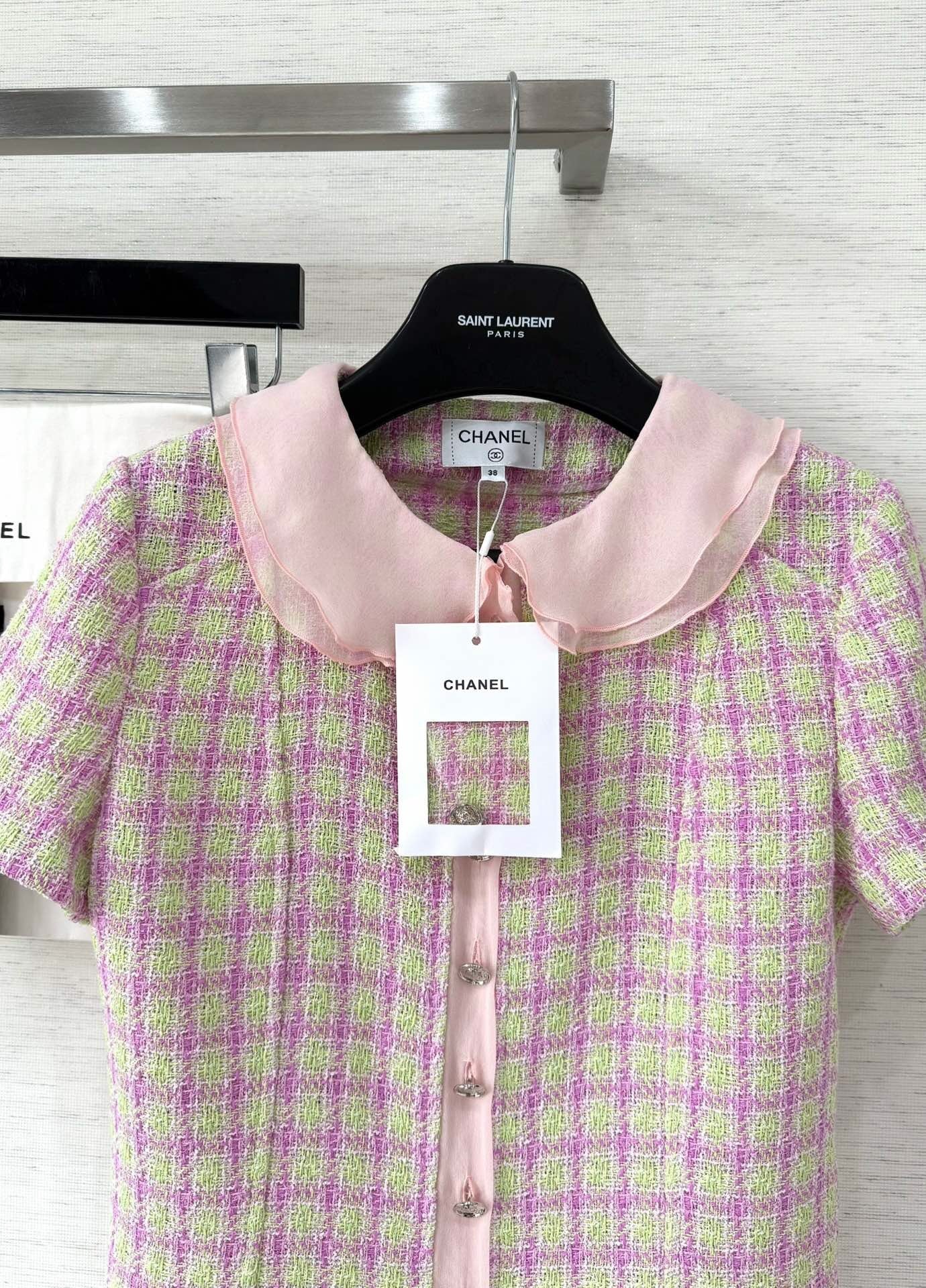 Short-sleeved tweed top with a baby doll collar