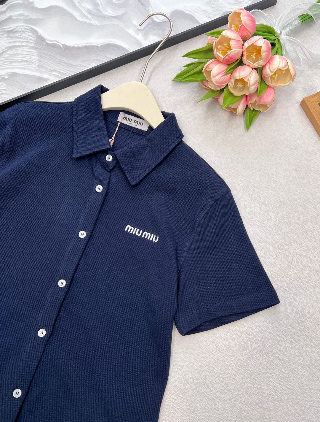 Single-breasted polo shirt with micro-logo embroidery and cotton piqué