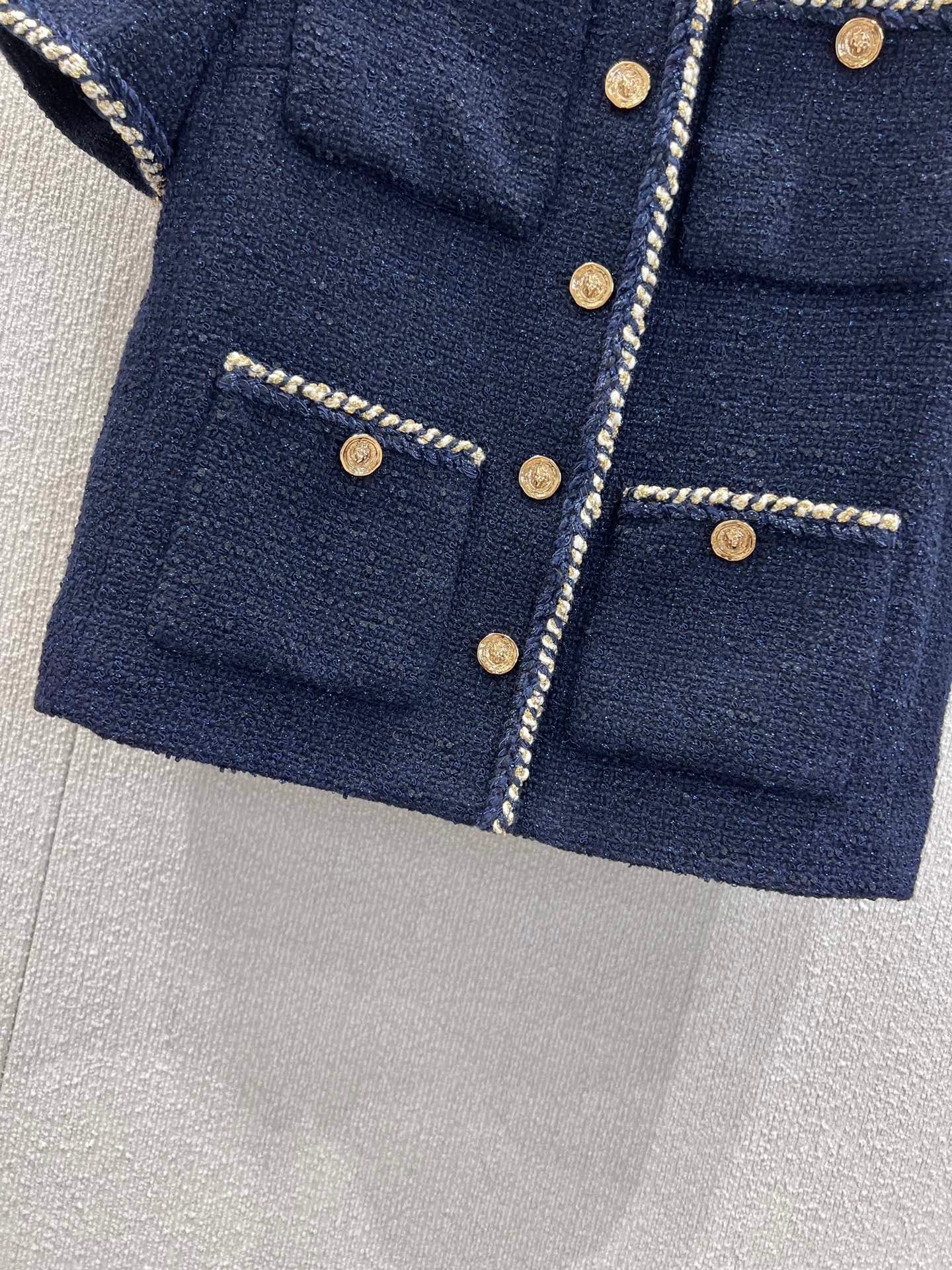 Banded hem short-sleeved bouclé jacket
