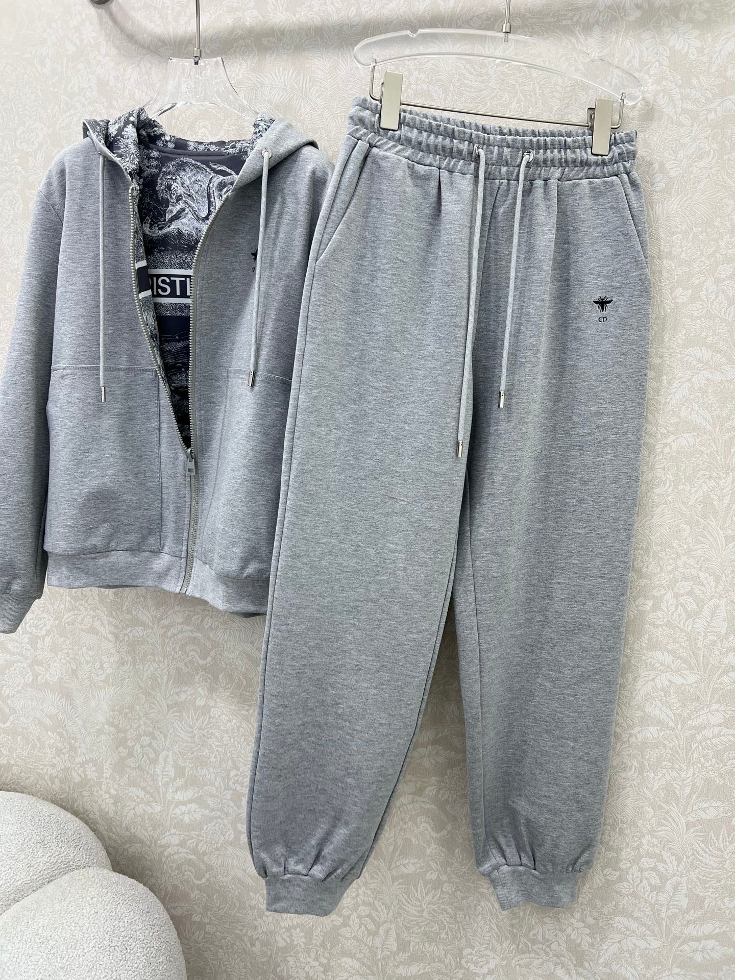 Double-sided hooded zipper + wide-leg combination