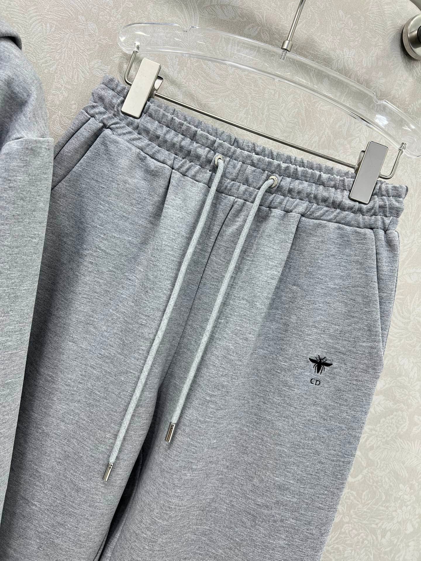 Double-sided hooded zipper + wide-leg combination
