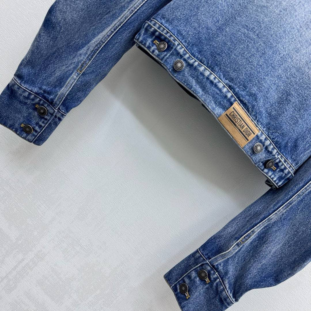 Cropped silhouette denim