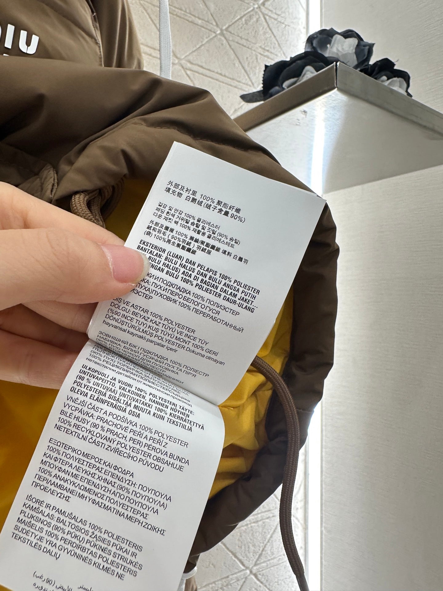 Contrast color hooded down jacket