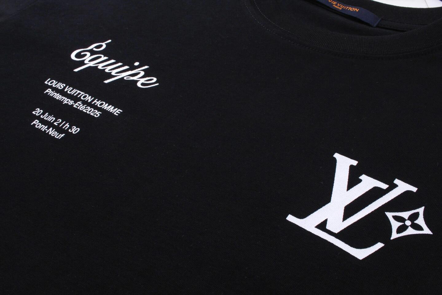 T-Shirt mit Buchstabengrafik auf der Rückseite