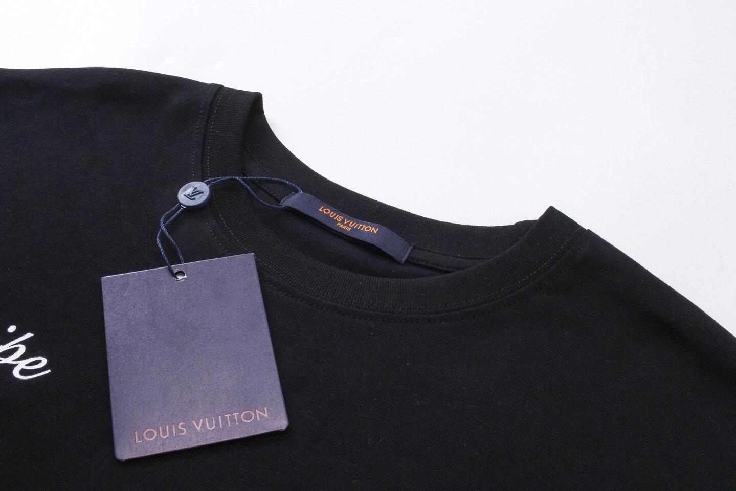 T-Shirt mit Buchstabengrafik auf der Rückseite